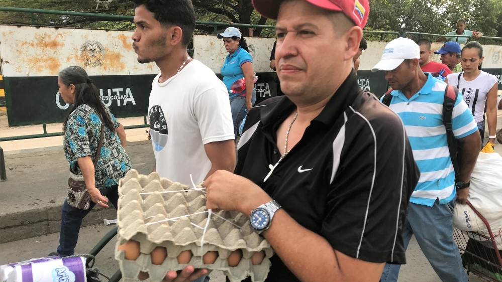 Venezuelans cross the Simon Bolivar pedestrian bridge into Colombia to buy basic products [Steven Grattan/Al Jazeera]