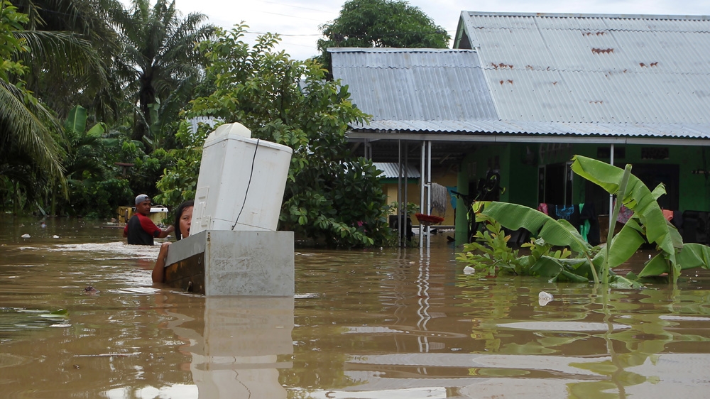
Authorities have set up temporary shelters and public kitchens for the evacuees [AFP]
