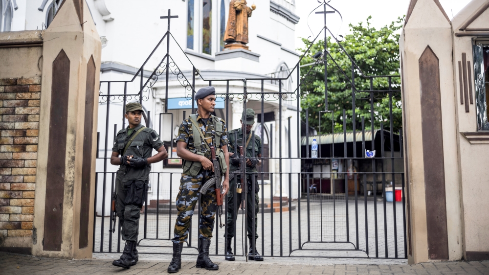 Sri Lankan soldiers stand guard outside a closed church in Colombo on April 28, 2019, a week after a series of bomb blasts targeting churches and luxury hotels on Easter Sunday in Sri Lanka. Church be