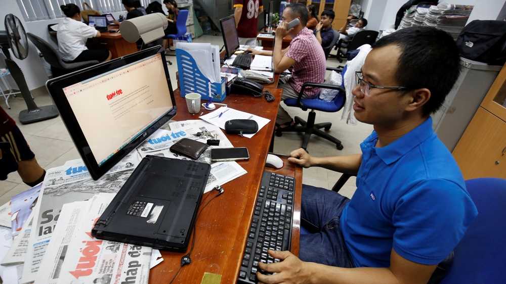 A journalist shows the banned online edition of Tuoi Tre newspaper at the newspaper''s office in Hanoi, Vietnam July 17, 2018. REUTERS/Kham