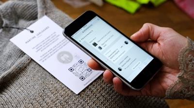 Sholeen 5/QR code on smartphoe