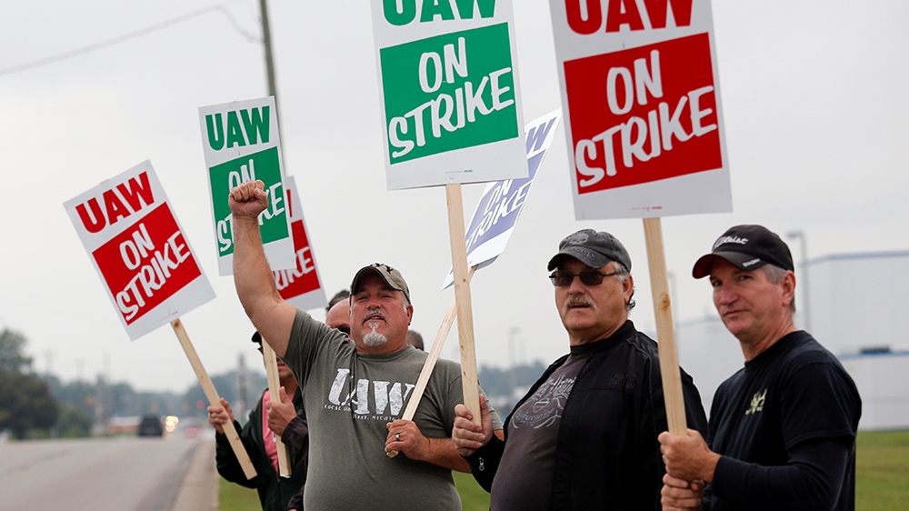 UAW GM strikers