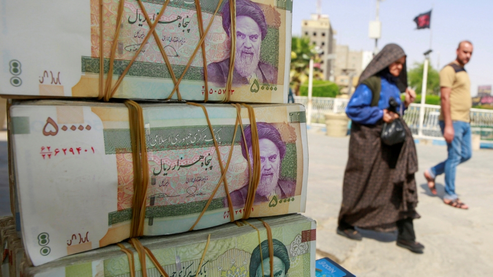 Iranian rial currency notes are seen at a market in the holy Shi''ite city of Najaf, Iraq September 22, 2019. REUTERS/Alaa al-Marjani