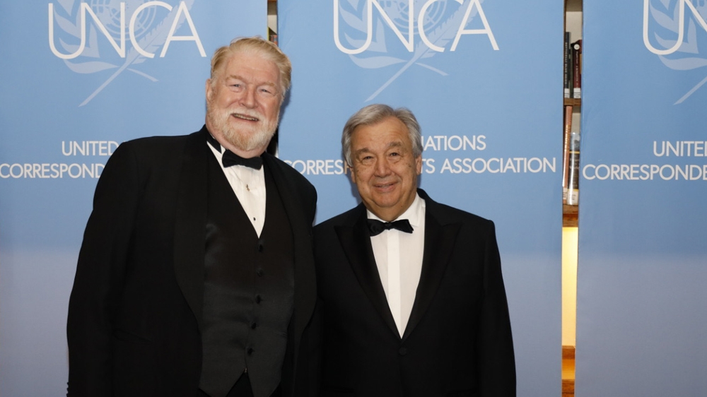 Al Jazeera''s Ian Williams poses with UN General Secretary Antonio Guterres at the United Nations Correspondents Association Awards.