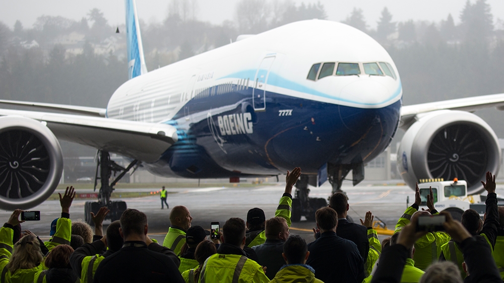 Boeing employees and guests welcome a Boeing 777X airplane returning from its inaugural flight at Boeing Field in Seattle, Washington on January 25, 2020. - Boeing''s new long-haul 777X airliner made i