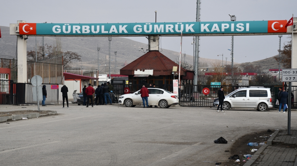 Turkey shuts border with Iran over coronavirus outbreak