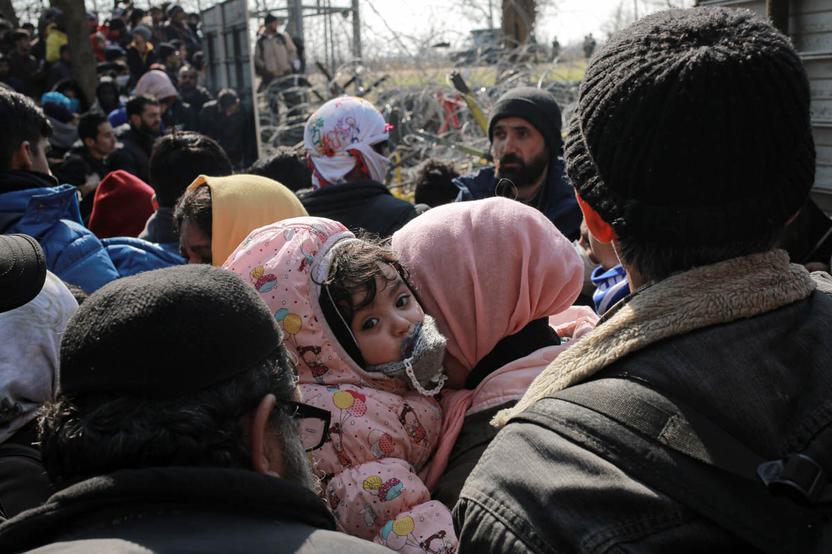 Refugees head to Greece as Turkey opens gates [Hosam Salem/Al Jazeera]
