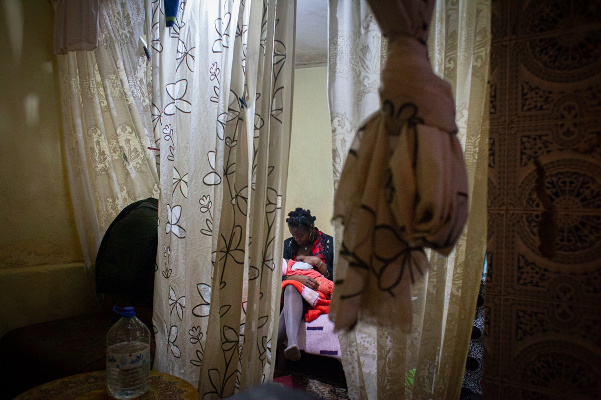 Ernestinne, a 24-year-old from Cameroon, rents a sub-house in Rabat. She pays almost twice the price for the house since landlords know that it is very diffcult for undocumented migrants to fnd a lega