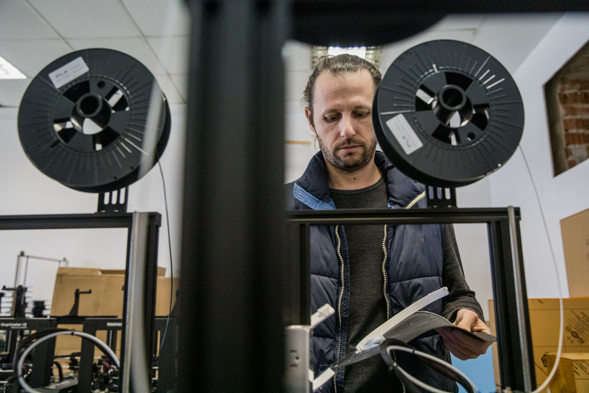 Alexandru Cristal, 38 started making visors at FabLab a month ago. Now they make 100 a day, 200 when they work at night as well. He launched a call on the 3D printing Facebook groups, 70 people answer