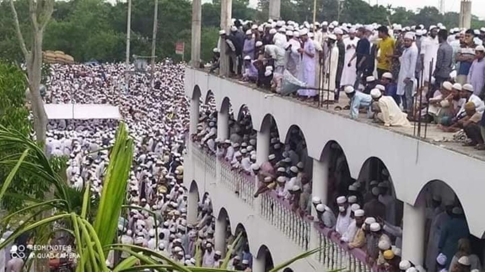 DO NOT USE Muslim funeral attended by thousands in Brahmanbaria, Bangladesh