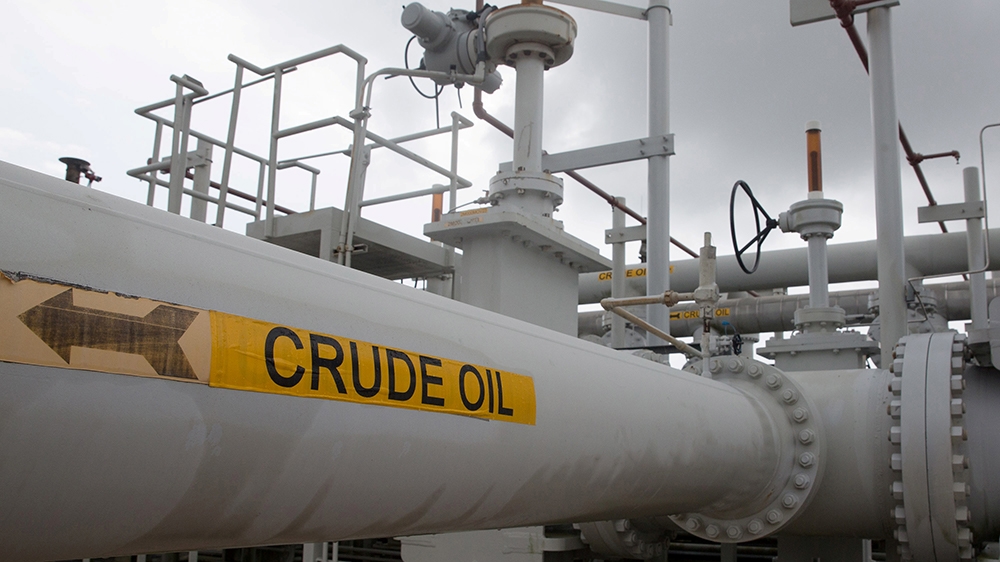 FILE PHOTO: A maze of crude oil pipes and valves is pictured during a tour by the Department of Energy at the Strategic Petroleum Reserve in Freeport, Texas, U.S. June 9, 2016.  REUTERS/Richard Carson
