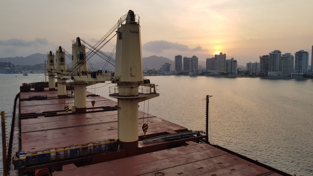 Carrier docks at Santa Maria (Seafareres)