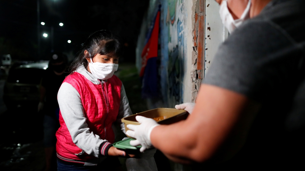 A woman wearing a face mask / Argentina