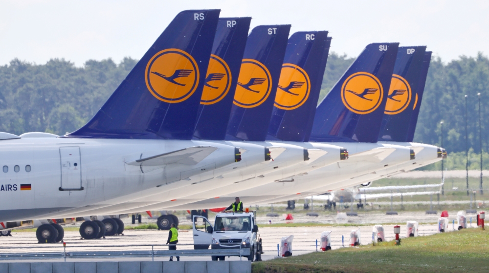 Planes of German airline Lufthansa are parked at the Berlin Schoenefeld airport amid the spread of the coronavirus disease (COVID-19), Schoenefeld, Germany, May 26, 2020. REUTERS/Fabrizio Bensch
