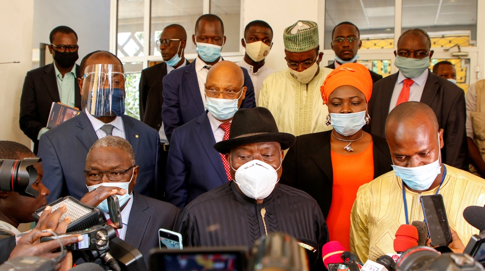Nigeria''s former President Goodluck Jonathan, who leads an ECOWAS mediation delegation, speaks to media after the meeting with Mali''s junta following the coup in Bamako, Mali August 24, 2020. REUTERS/