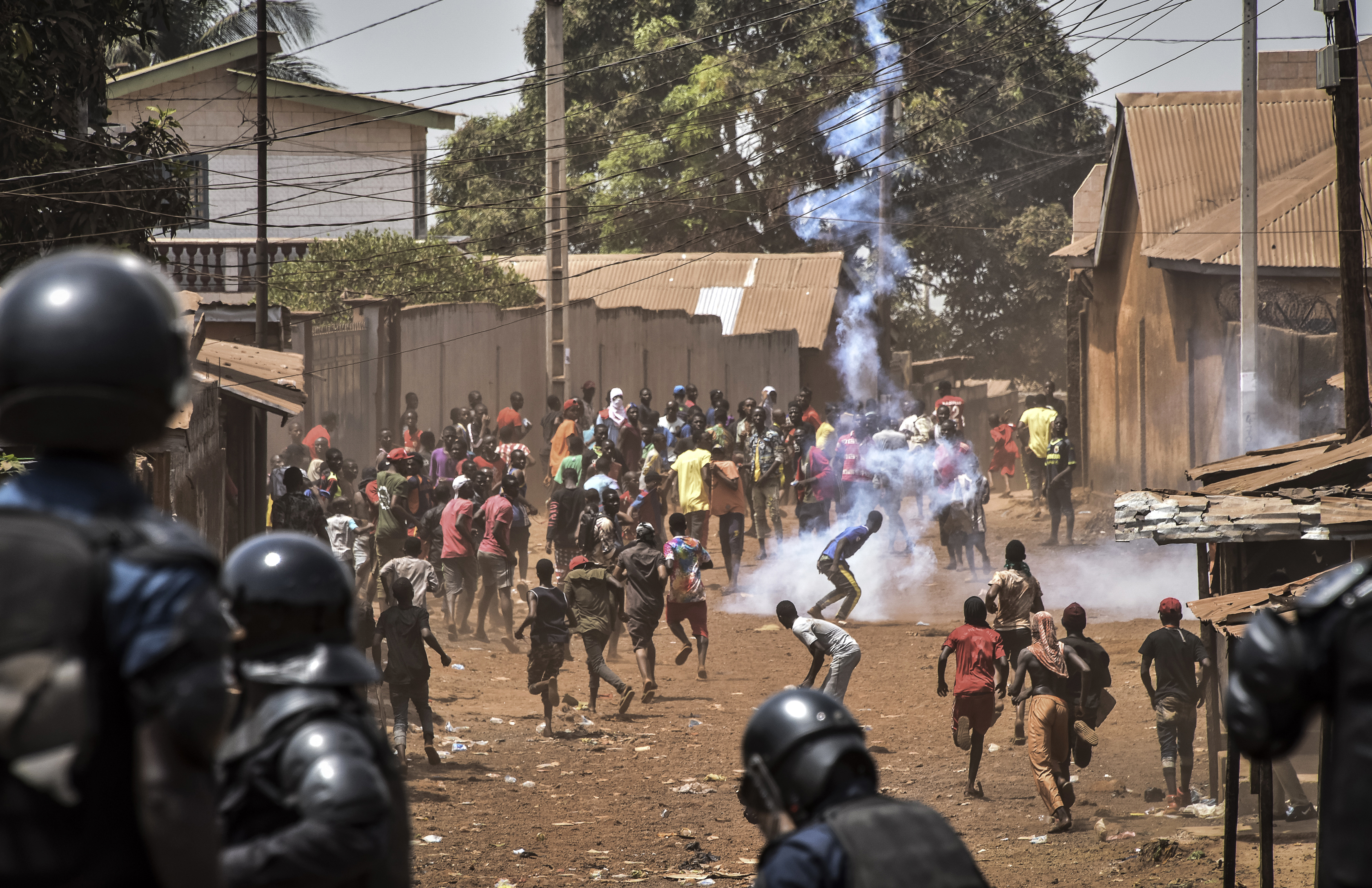 Police throw rocks and fire tear gas at protesters in the opposition stronghold of Wanindara, a northern suburb of Conakry, Guinea [File: Cellou Binani/AFP]