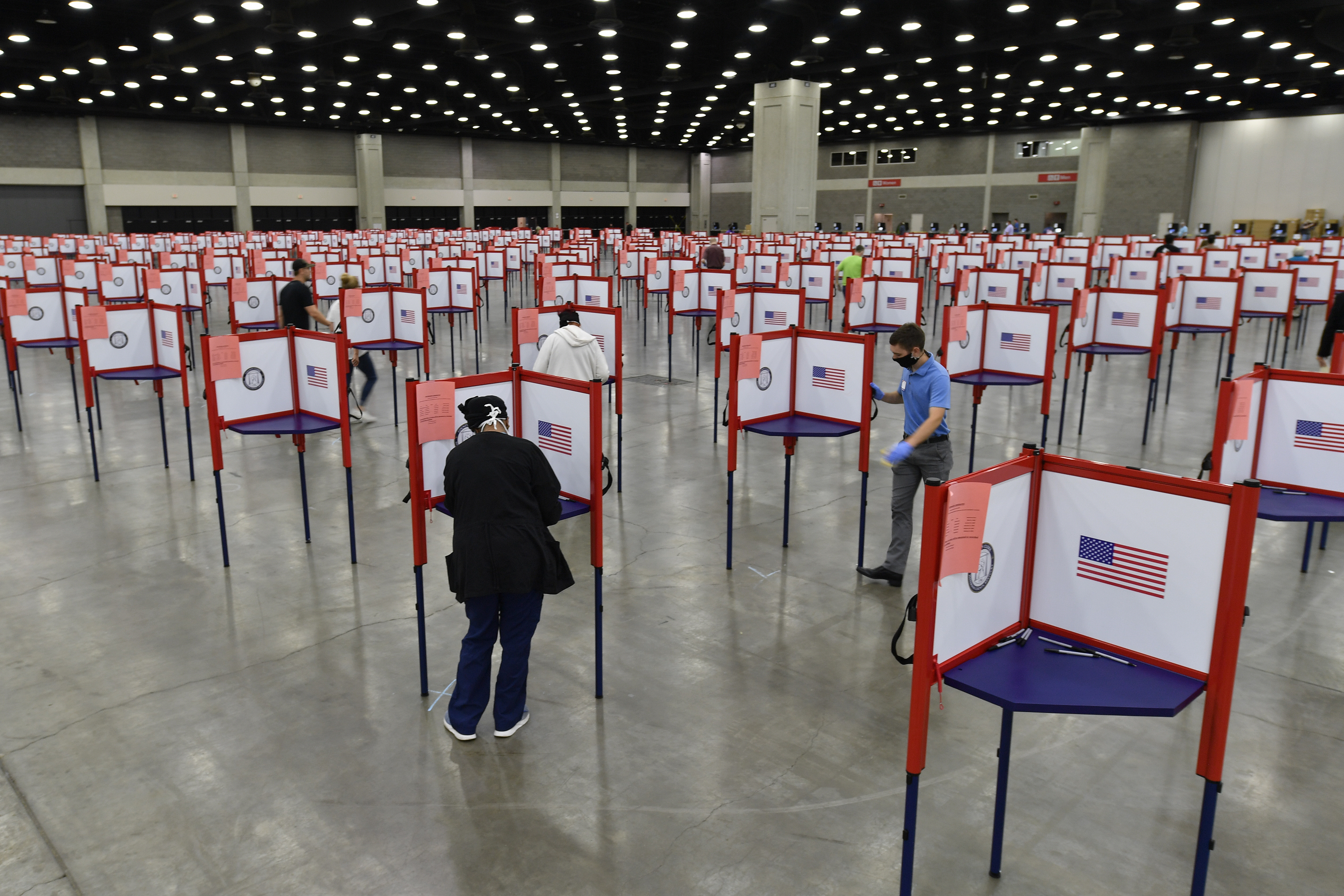 Voting stations in the US election in 2020