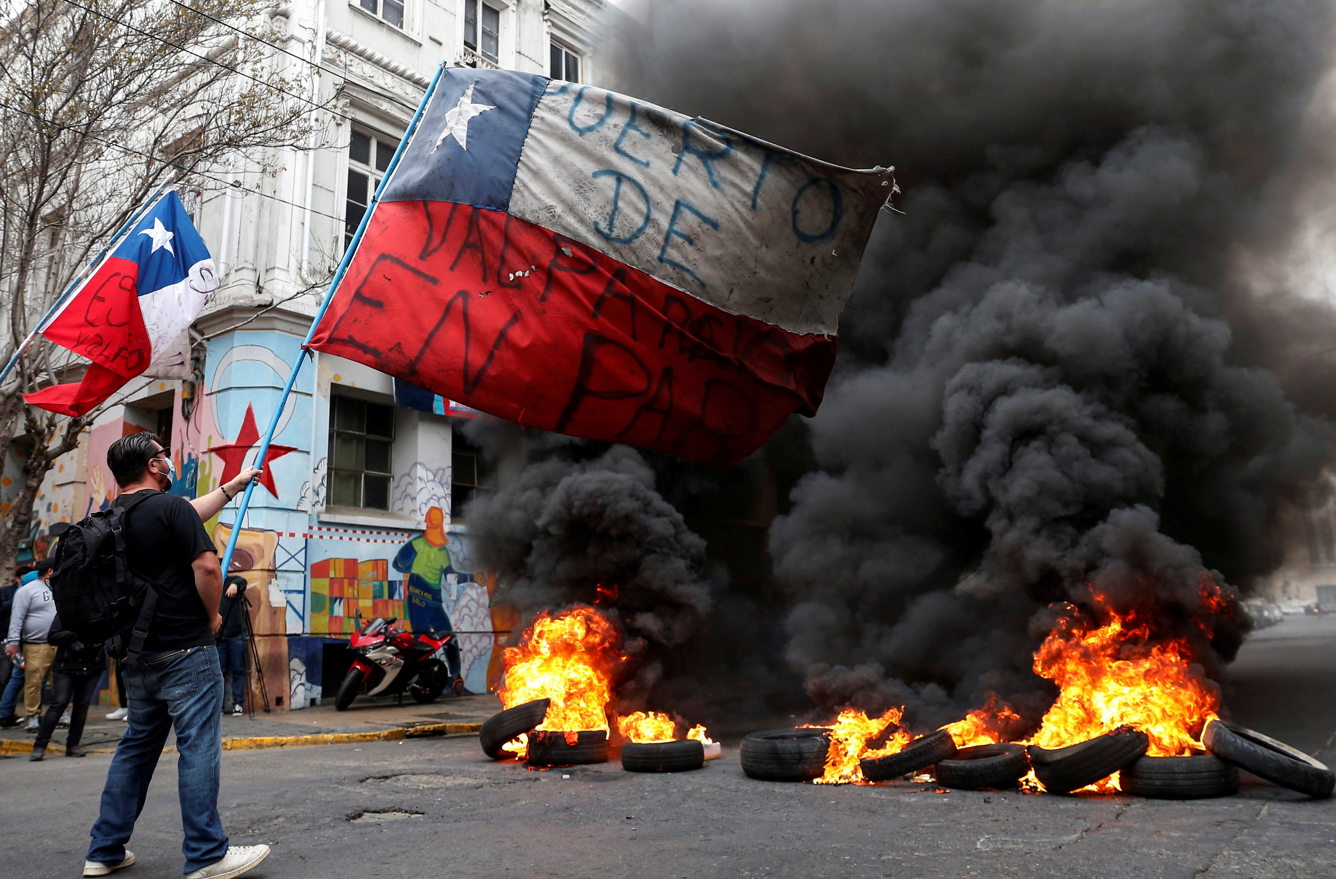 Chileans protesting their government's handling of the growing economic hardships brought on by the coronavirus pandemic [File: Rodrigo Garrido/Reuters]