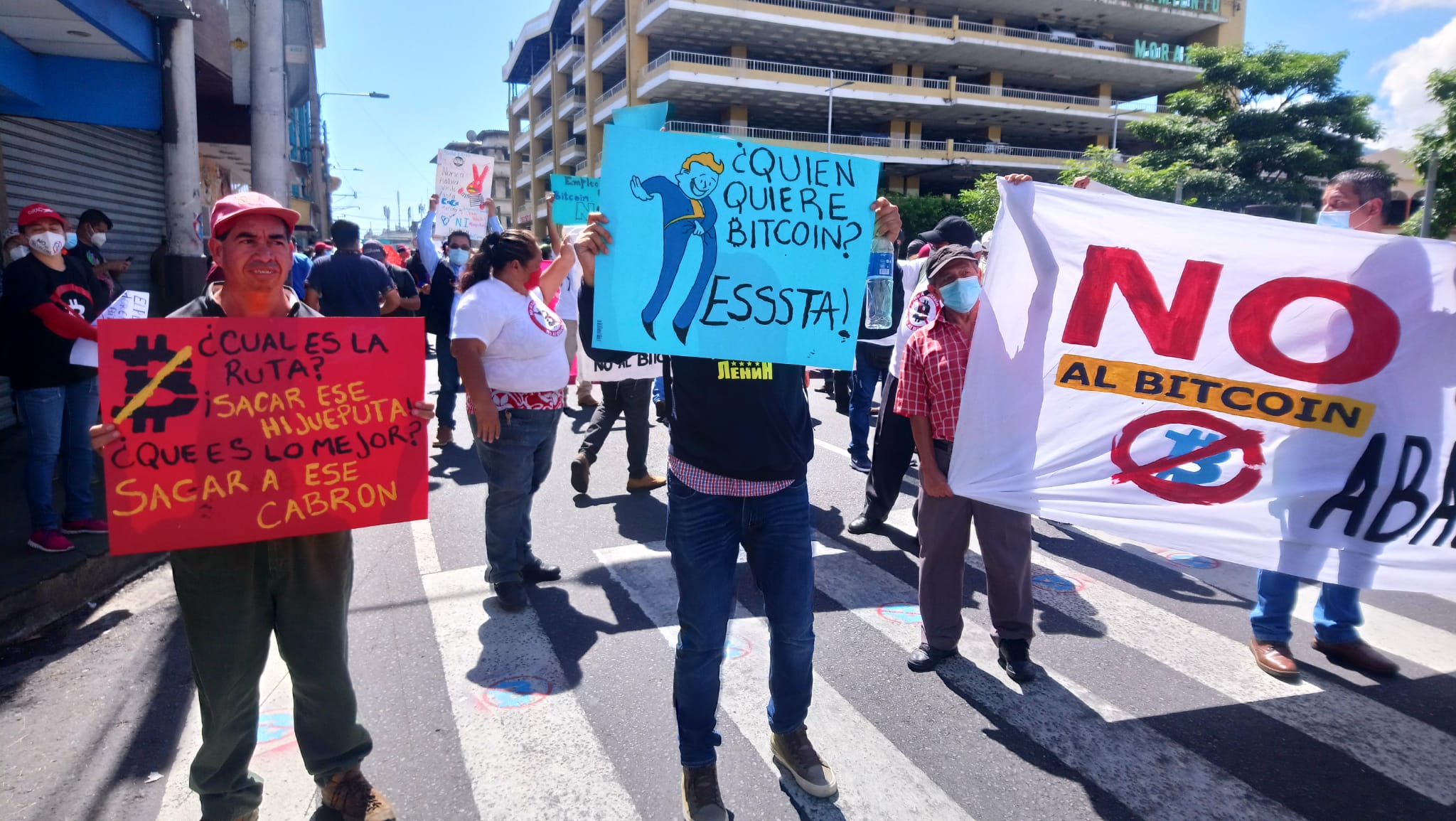 As the government grappled with technical problems, a small but growing group of people opposed to the new Bitcoin law turned out to protest it in the capital San Salvador on Tuesday [Photo courtesy of John Dennehy]
