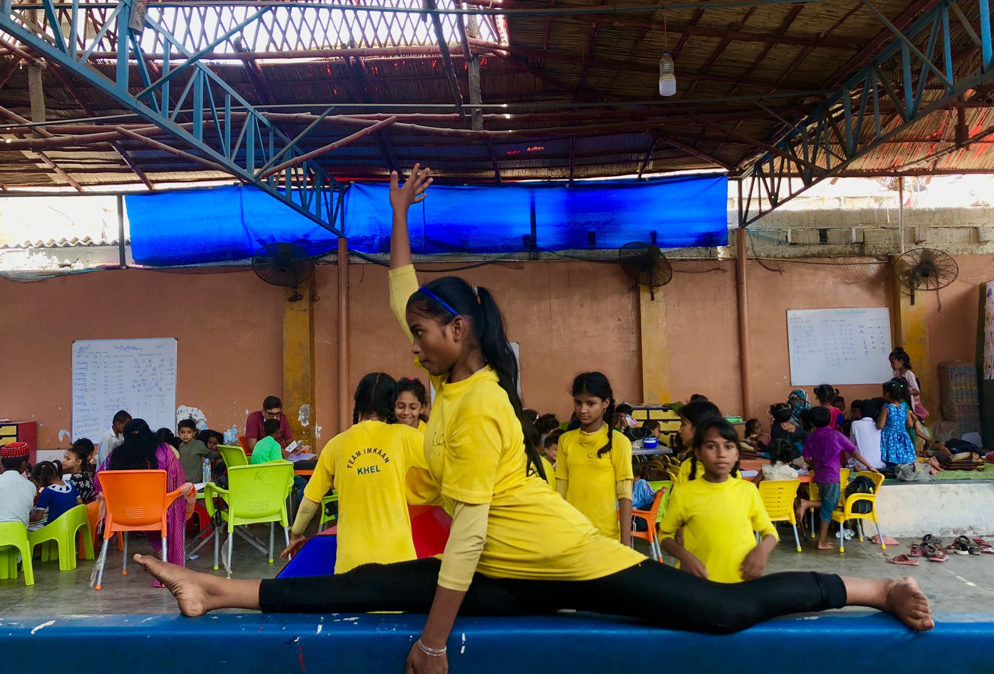 Kulsoom Yamir training at a gym in Pakistan [Hajira Maryam/Al Jazeera]
