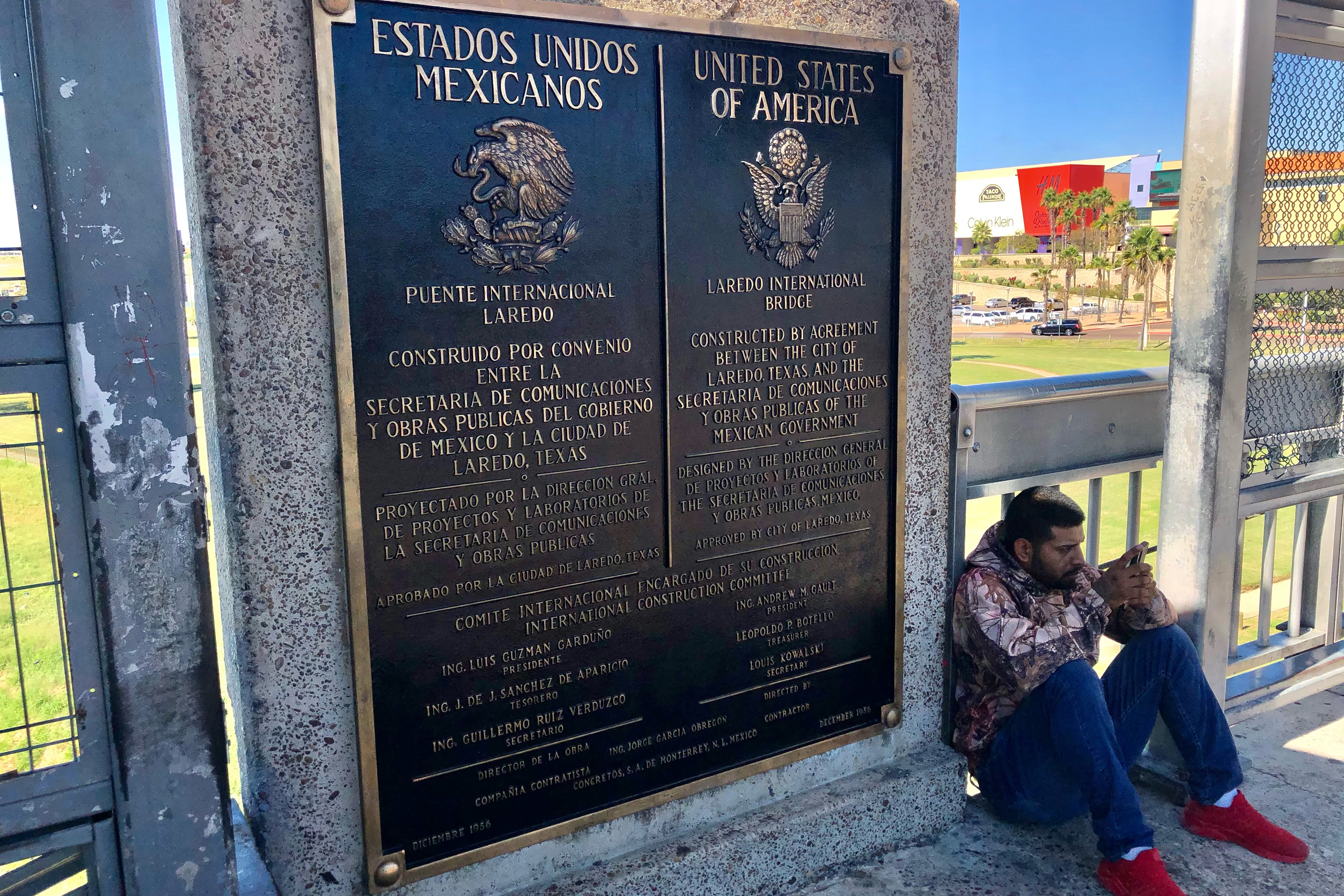 The border closure saw northbound crossings on the area’s main pedestrian bridge fall by about 60 percent [Dylan Baddour/Al Jazeera]