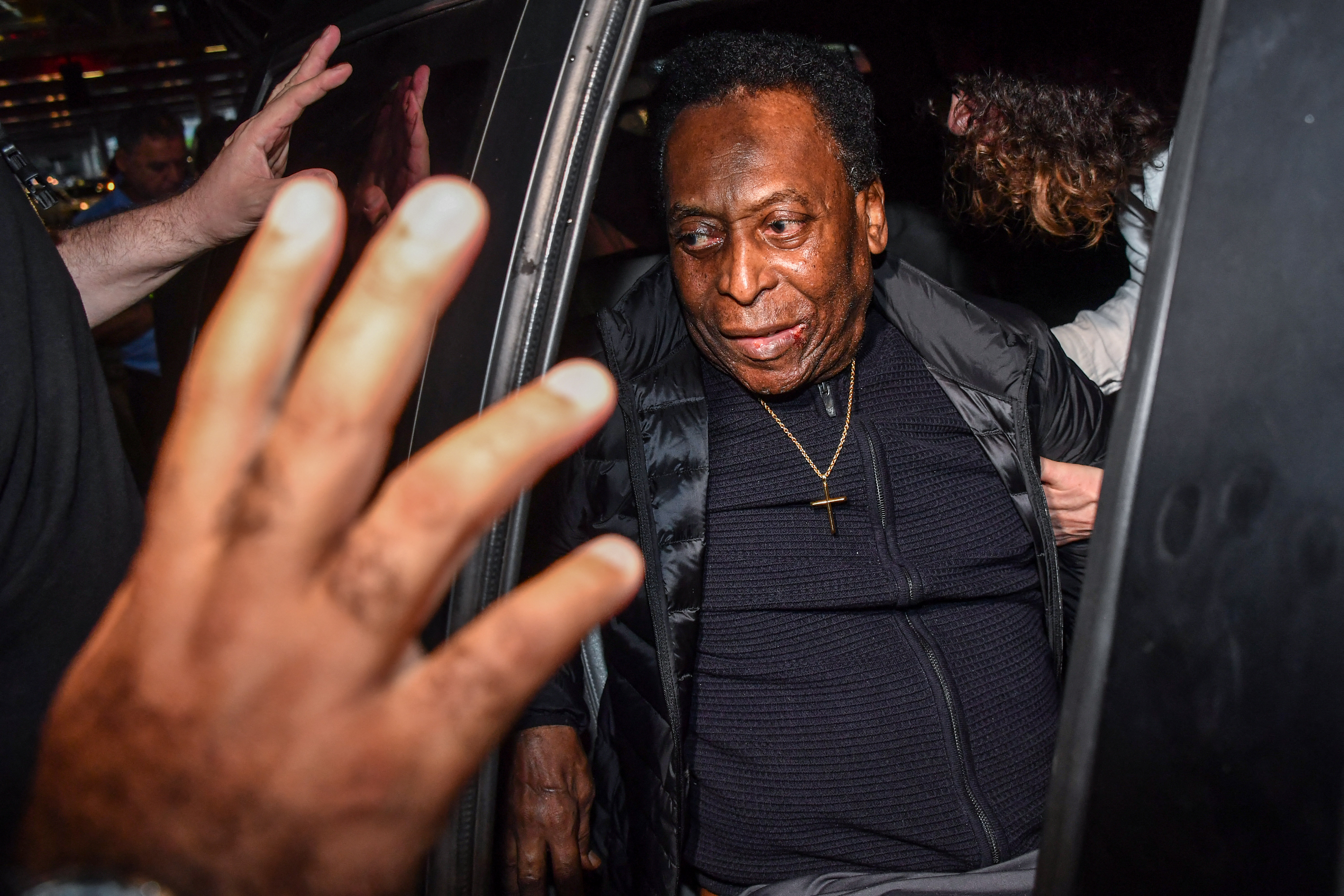 Pele in a car