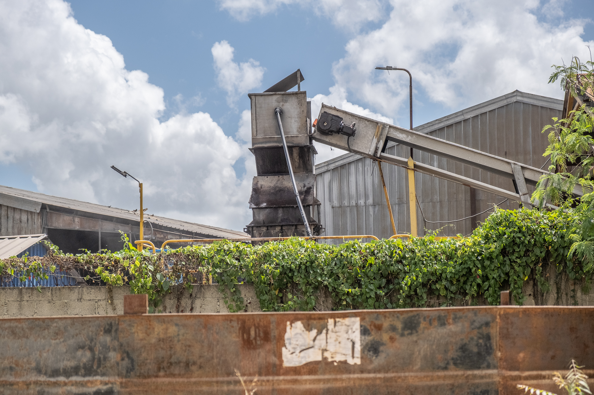 VERI's conveyor belt that crushes batteries