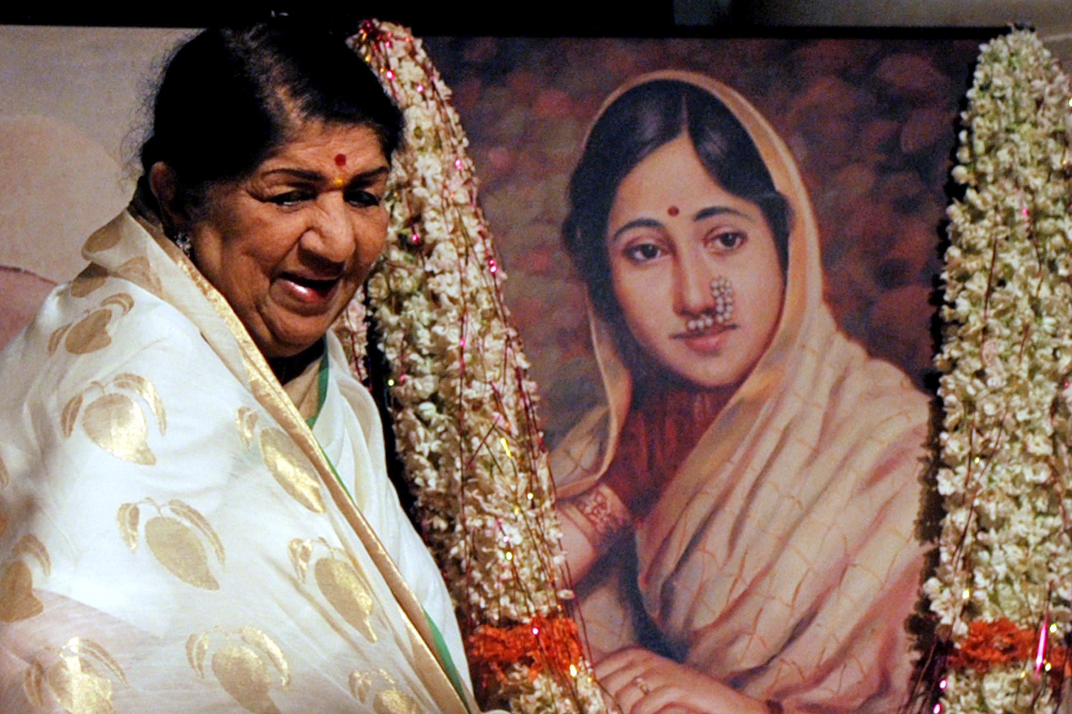 Lata Mangeshkar attends the Master Dinanath Mangeshkar 71st Birth Anniversary Awards Ceremony in Mumbai.