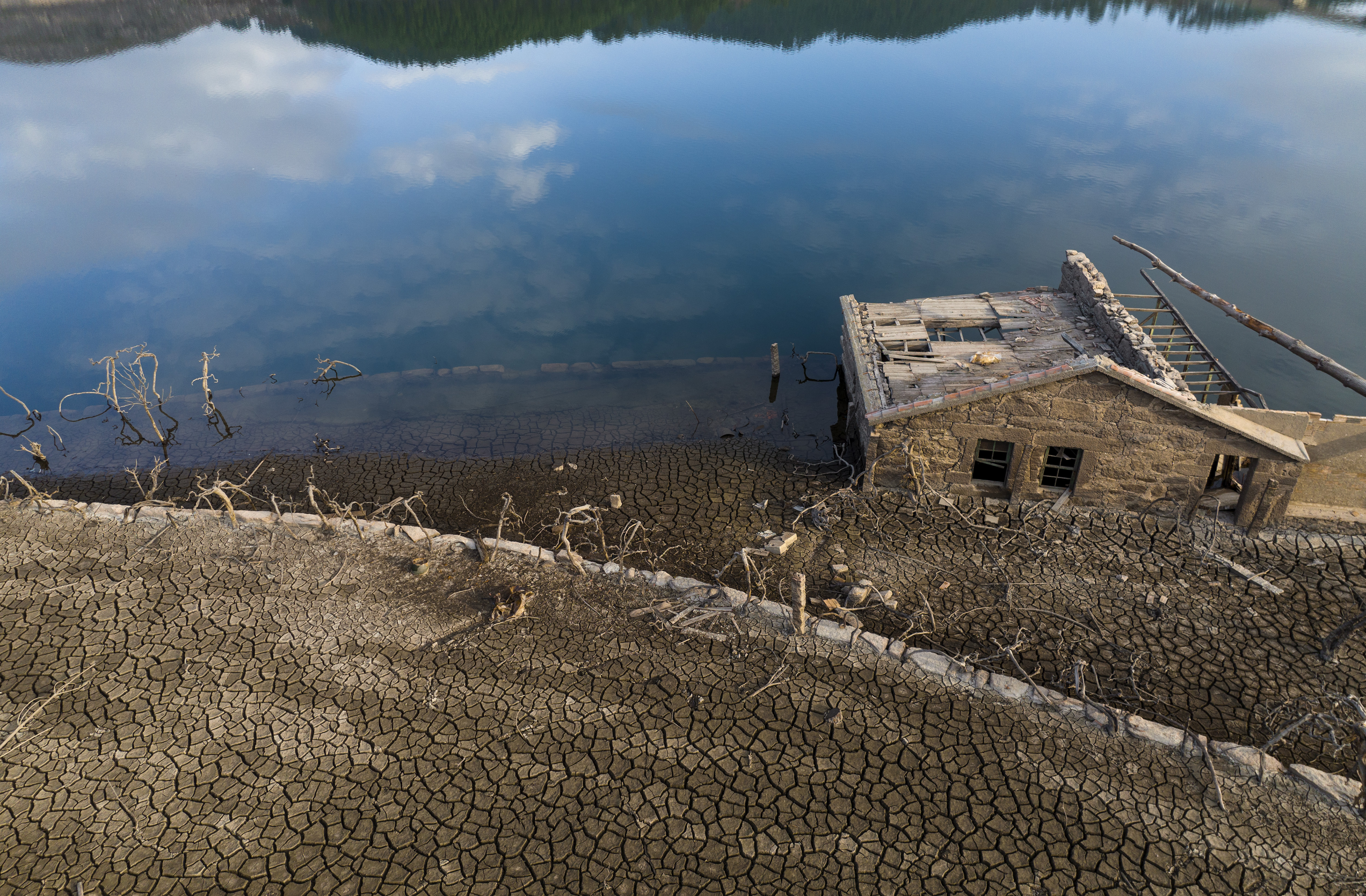 An old house, submerged three decades ago