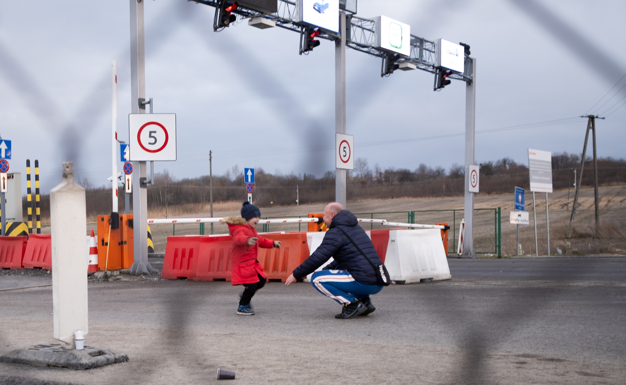 A father is reunited with his child at the Polish-Ukrainian border.