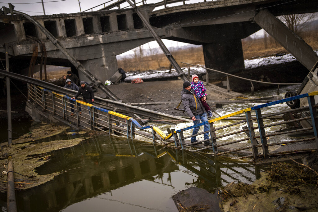 Ukrainian family crosses destroyed brigde
