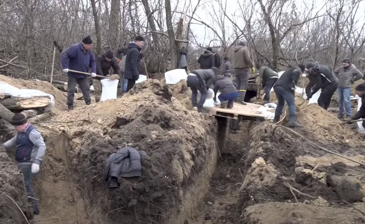 Ukrainian citizens volunteer to defend their country