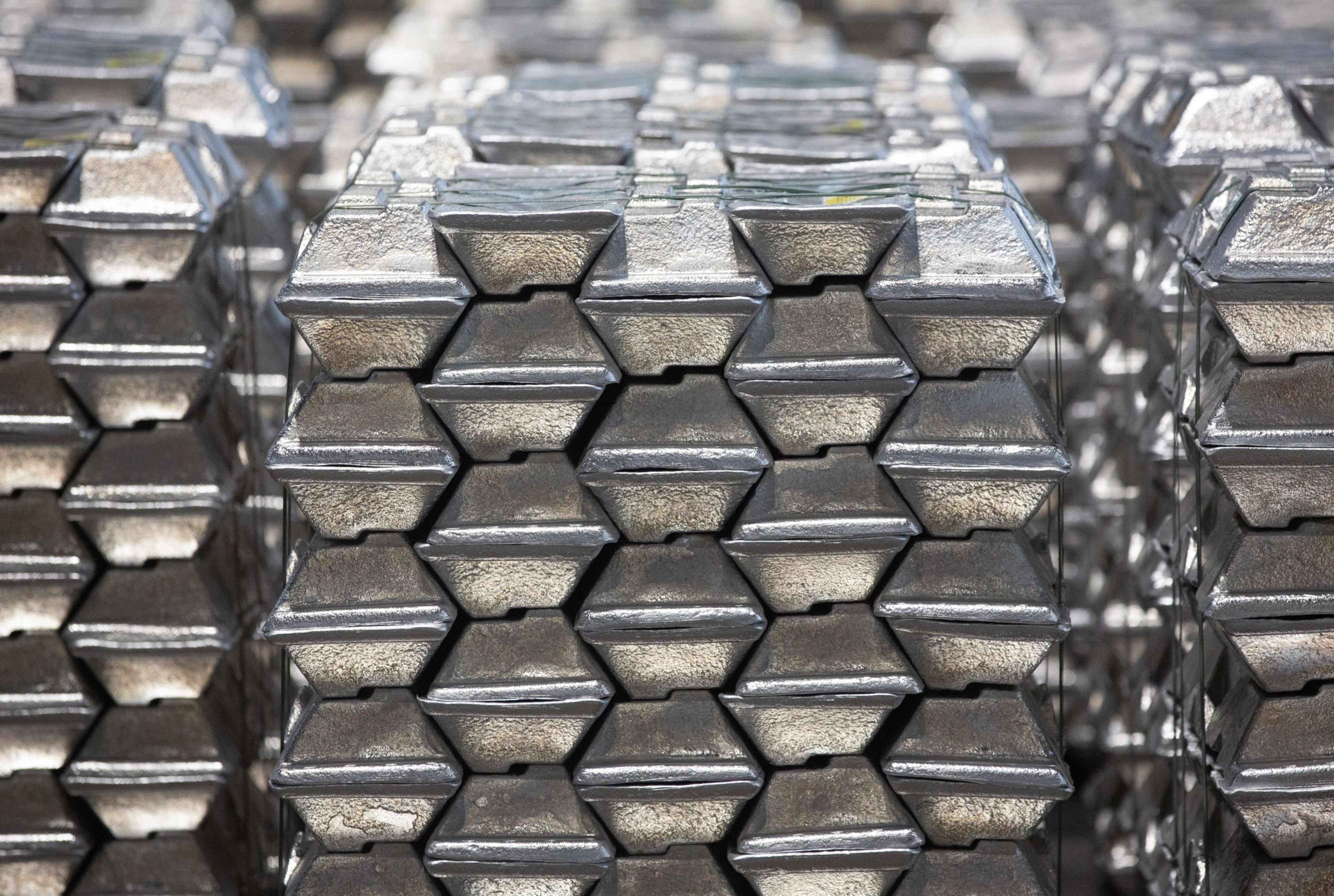 Bound stacks of aluminium