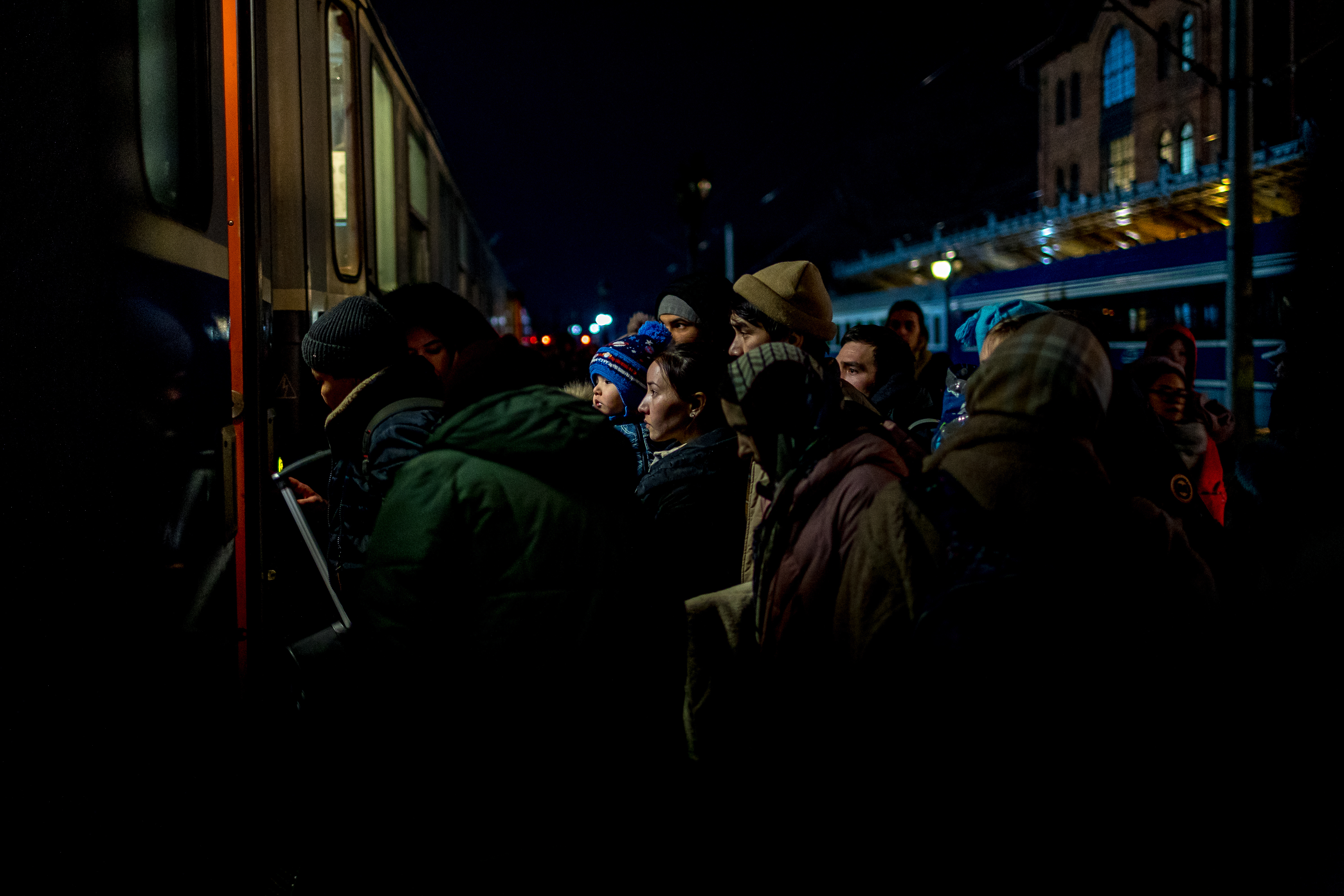 Ukrainian refugees arrive in Romania