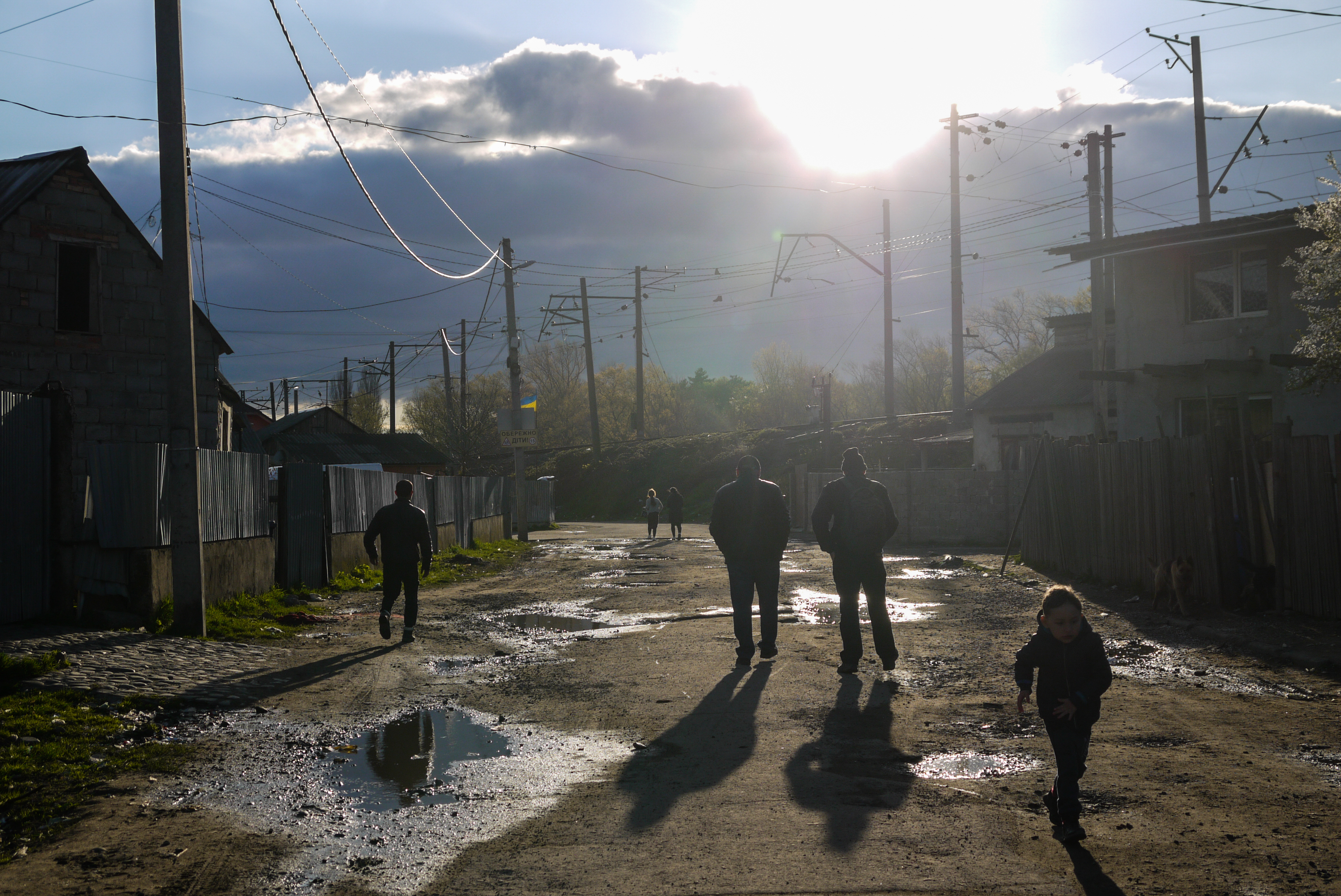 473.jpg: Evening in Radvanka, a Roma settlement in Uzhgorod