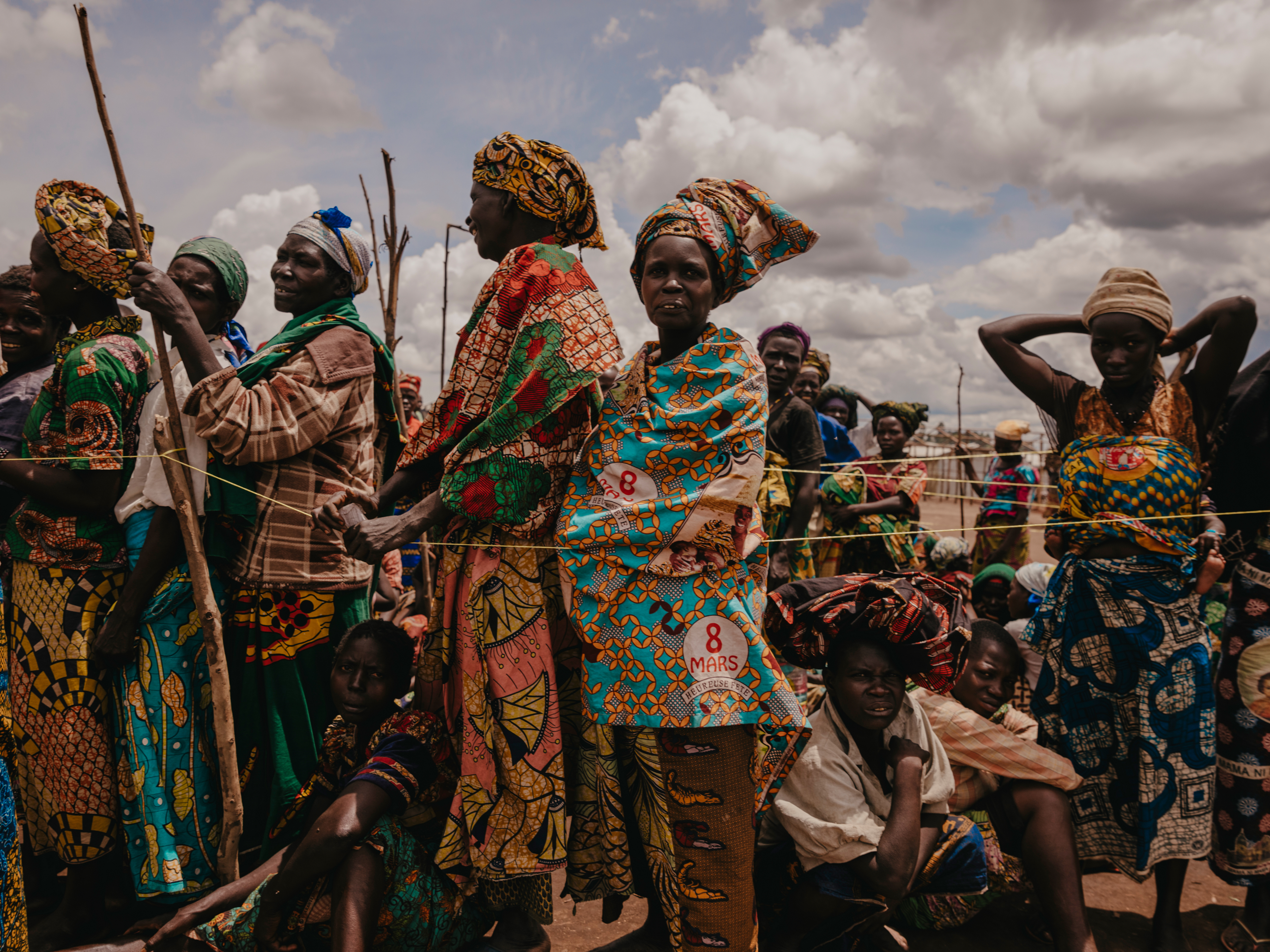 Displaced families in Plaine Savo camp Since November 2021, there has been a steep escalation of deliberate and targeted attacks by armed groups against displaced people in Ituri. Displaced civilians are being maimed and killed at the very place where they sought shelter after seeing their homes destroyed.