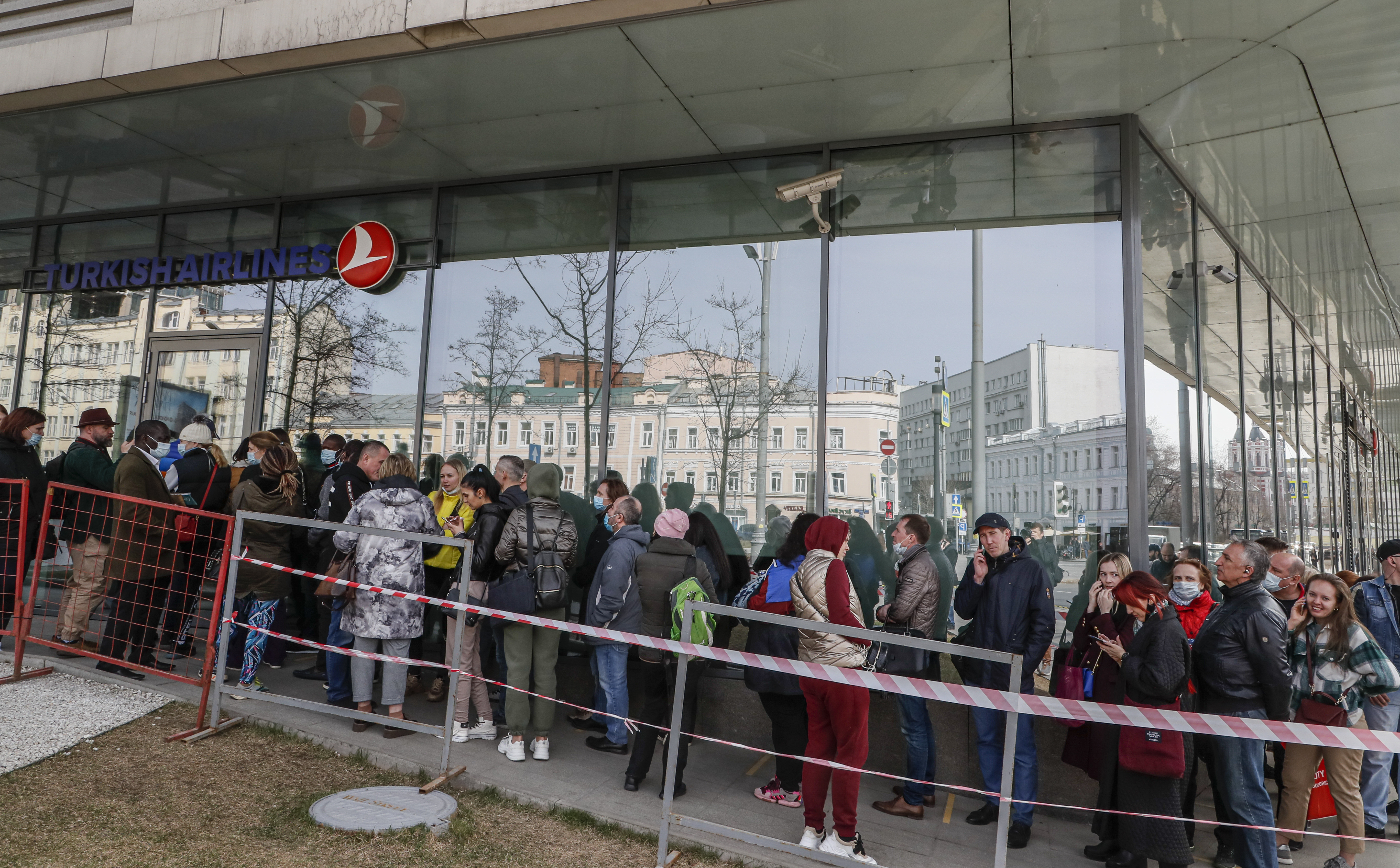 Russians stand in long queues at Turkish Airlines' Moscow office in April 2021
