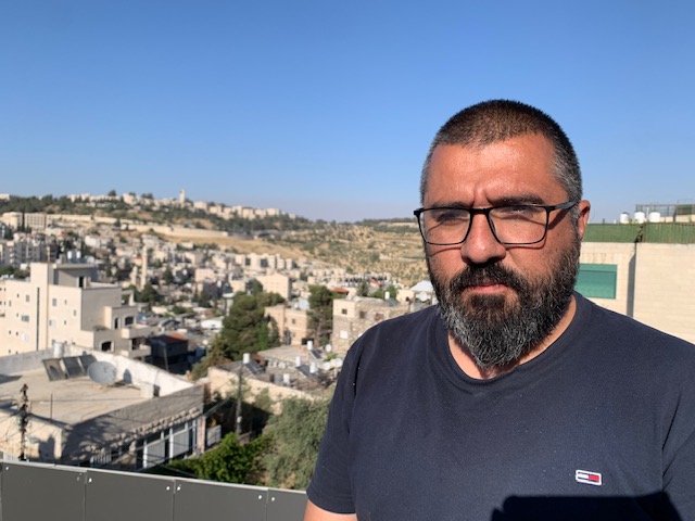 Fadi Mtour, one of the pallbearers who held up Shireen Abu Akleh casket, describes the attack by Israeli forces.