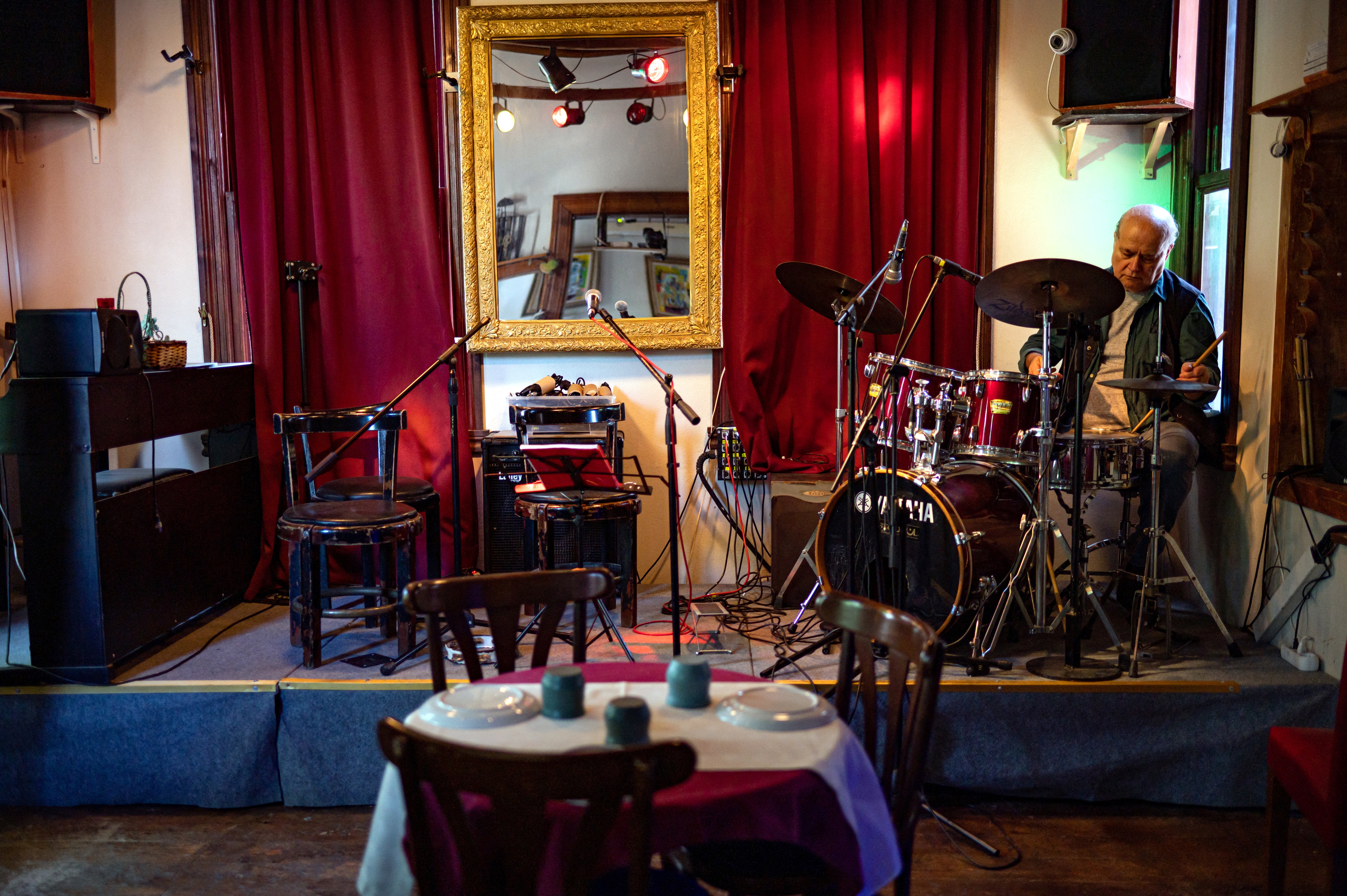 Vedat Sakman, a veteran artist