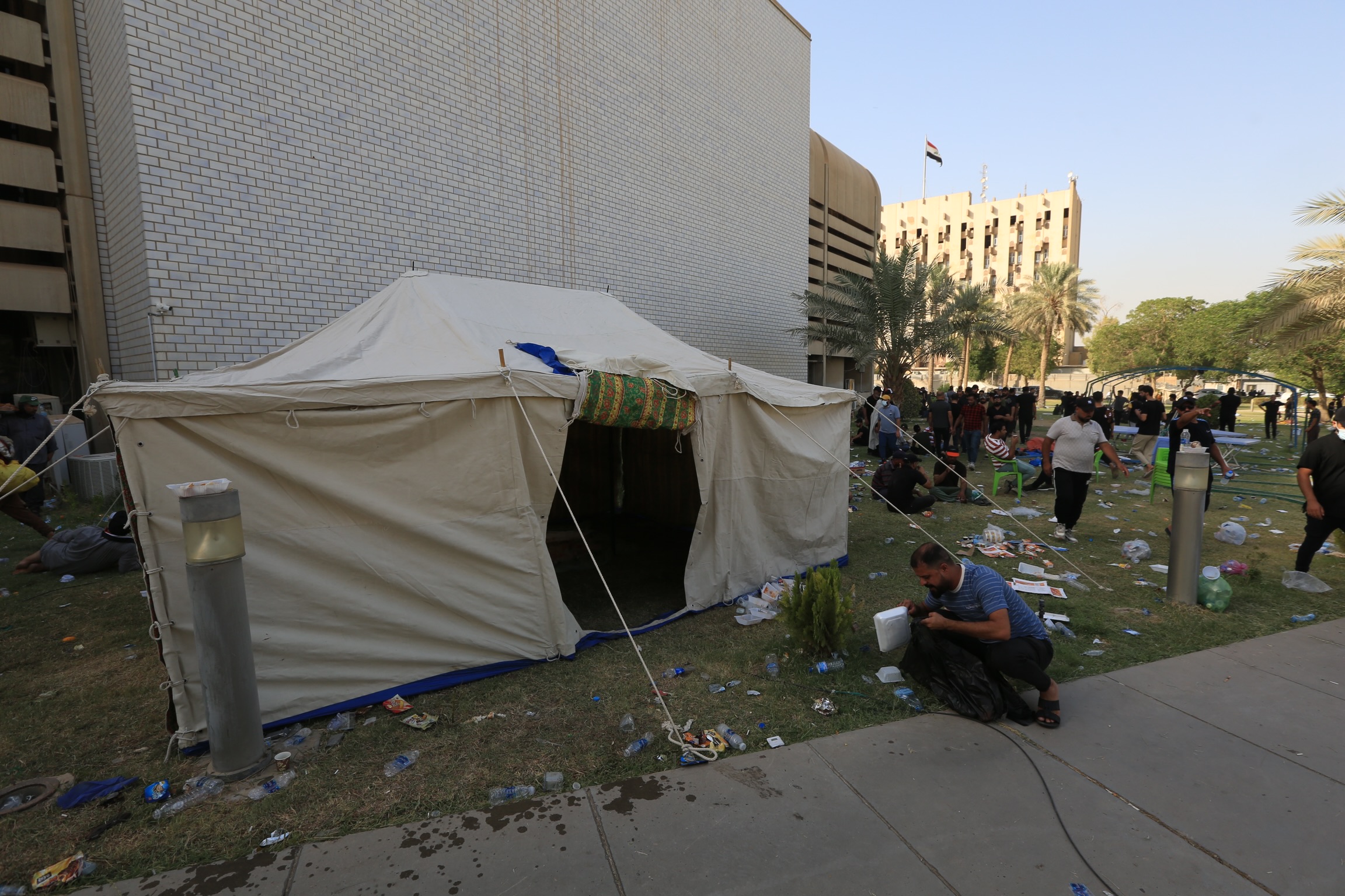 Supporters of Shiite cleric Moqtada al-Sadr