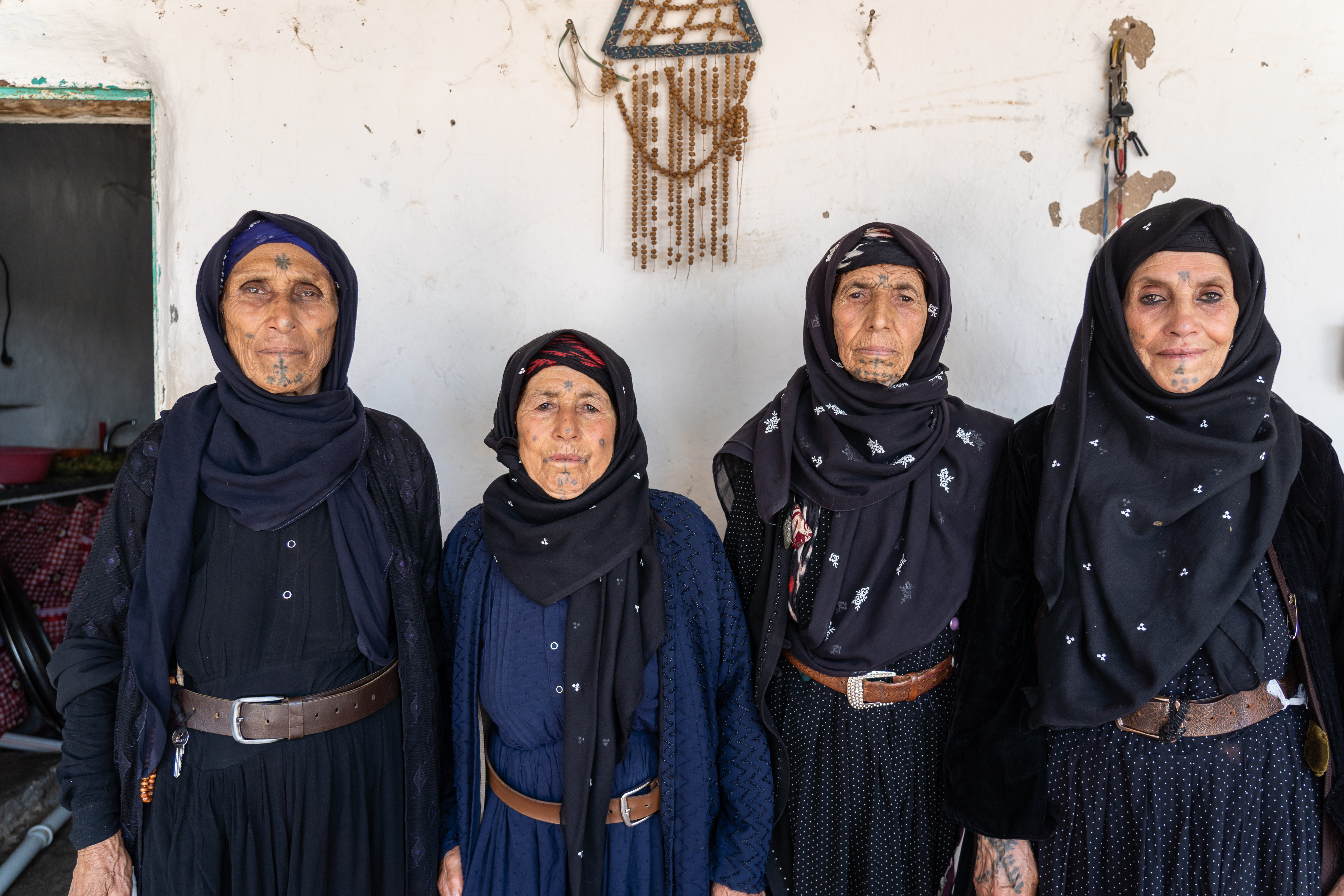 A photo of Zehra Arik, Fatma Arik, and Saliha Özşavlı standing next to each other.