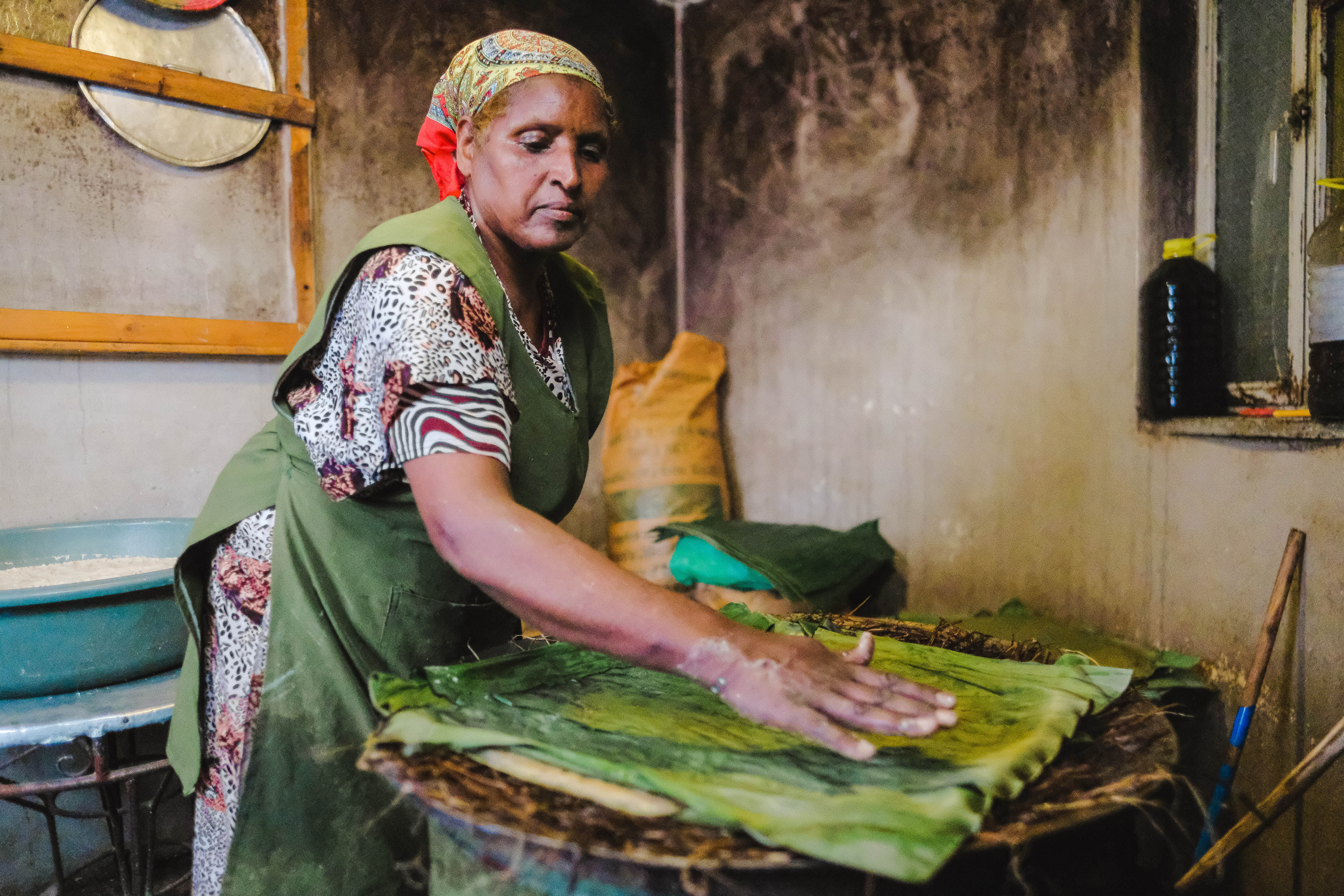 Menteha Hussain layering the kocho with more false banana leaves