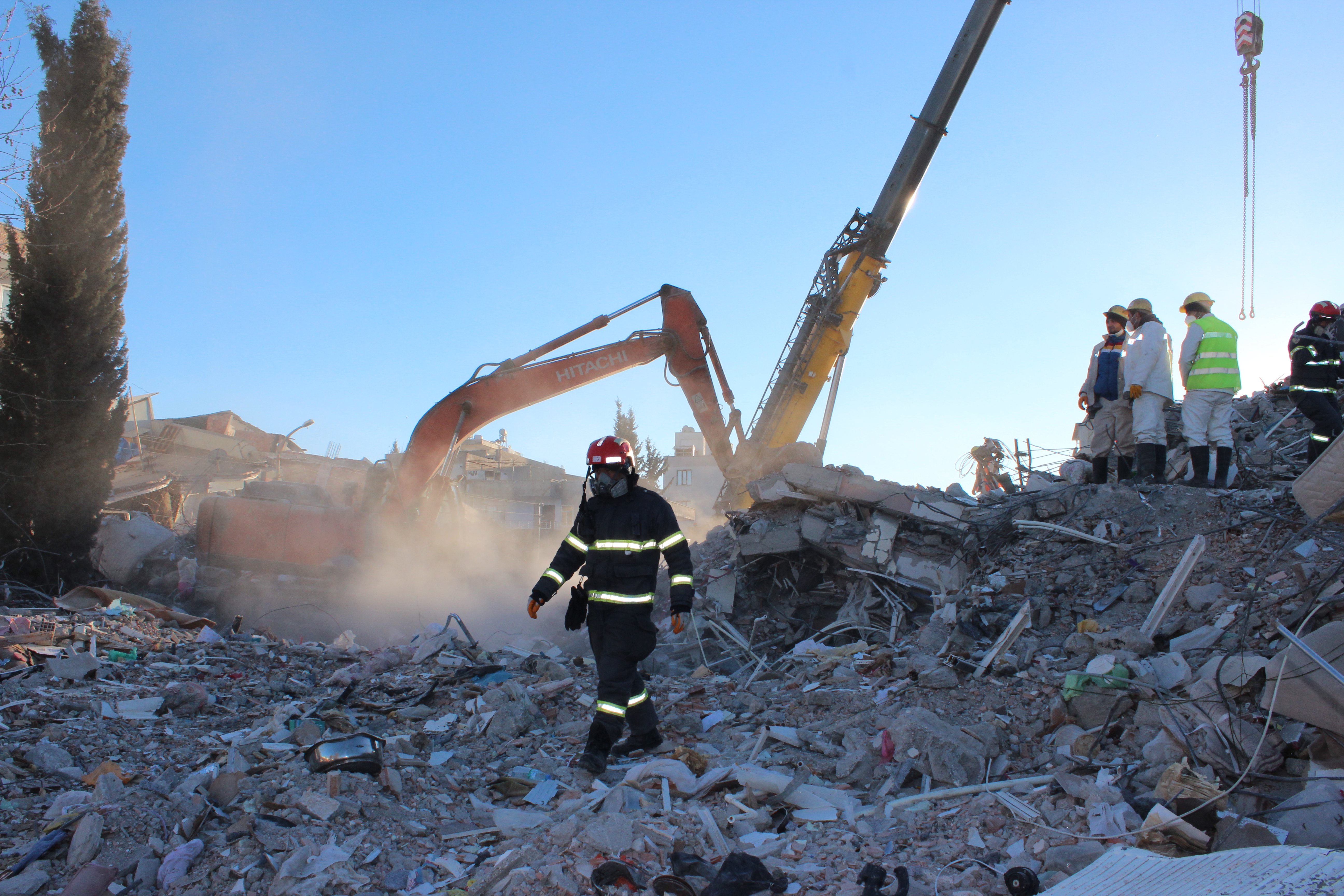 A search and rescue operation at the Çınar apartment complex in Adiyaman - 3