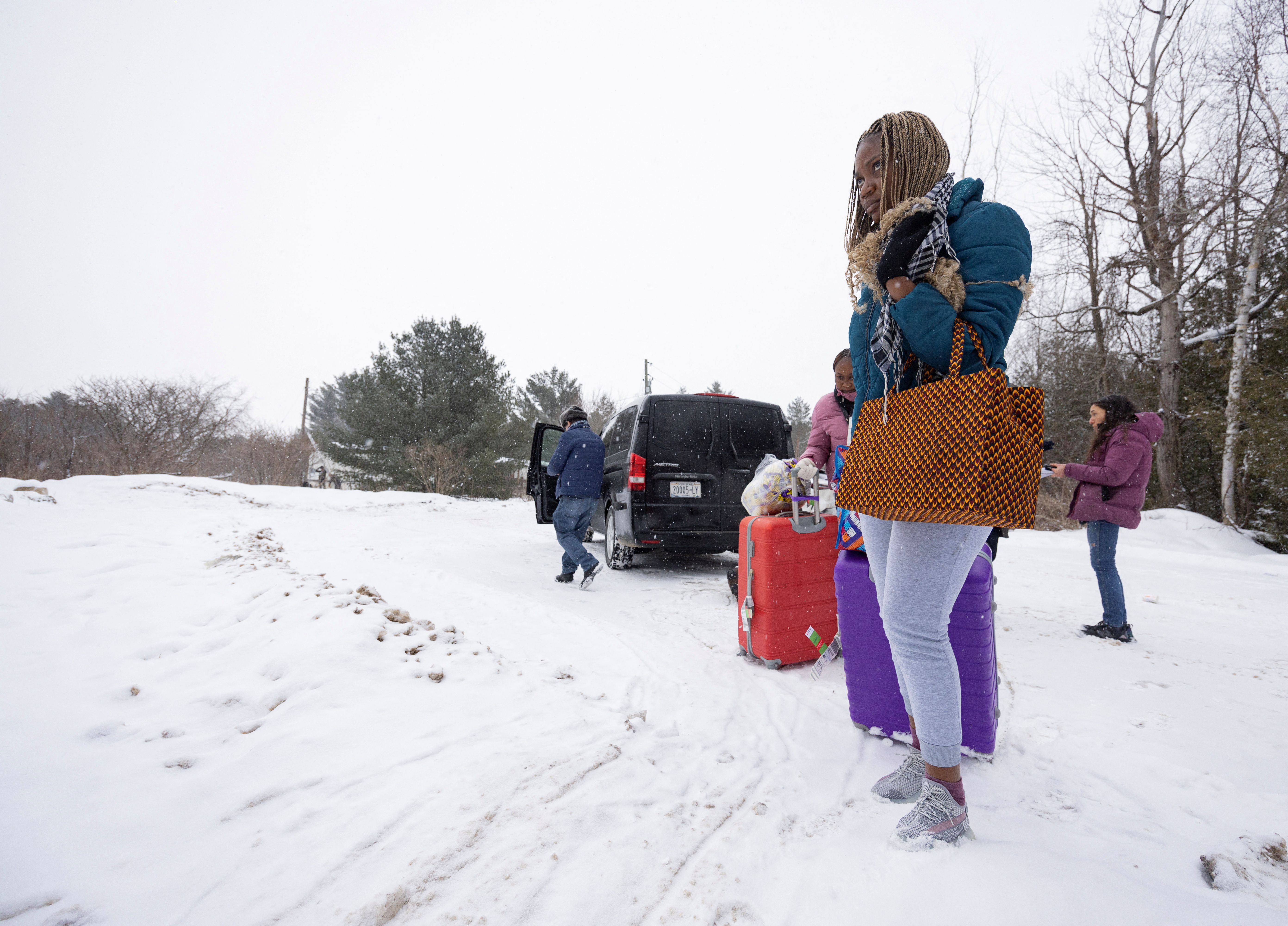 People cross the US-Canada border in the winter