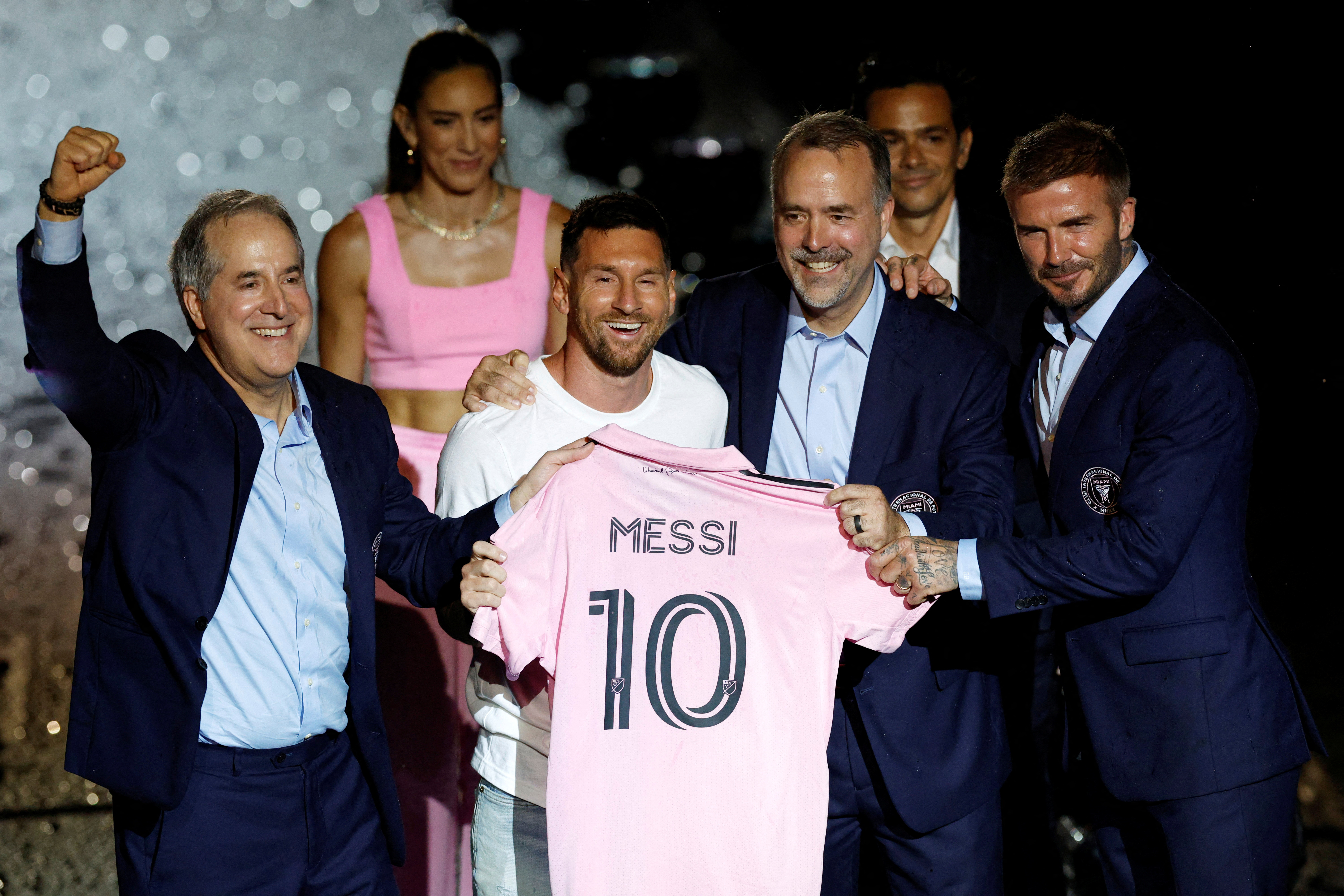 Lionel Messi poses with a club shirt with owners Jorge Mas, Jose R. Mas and David Beckham