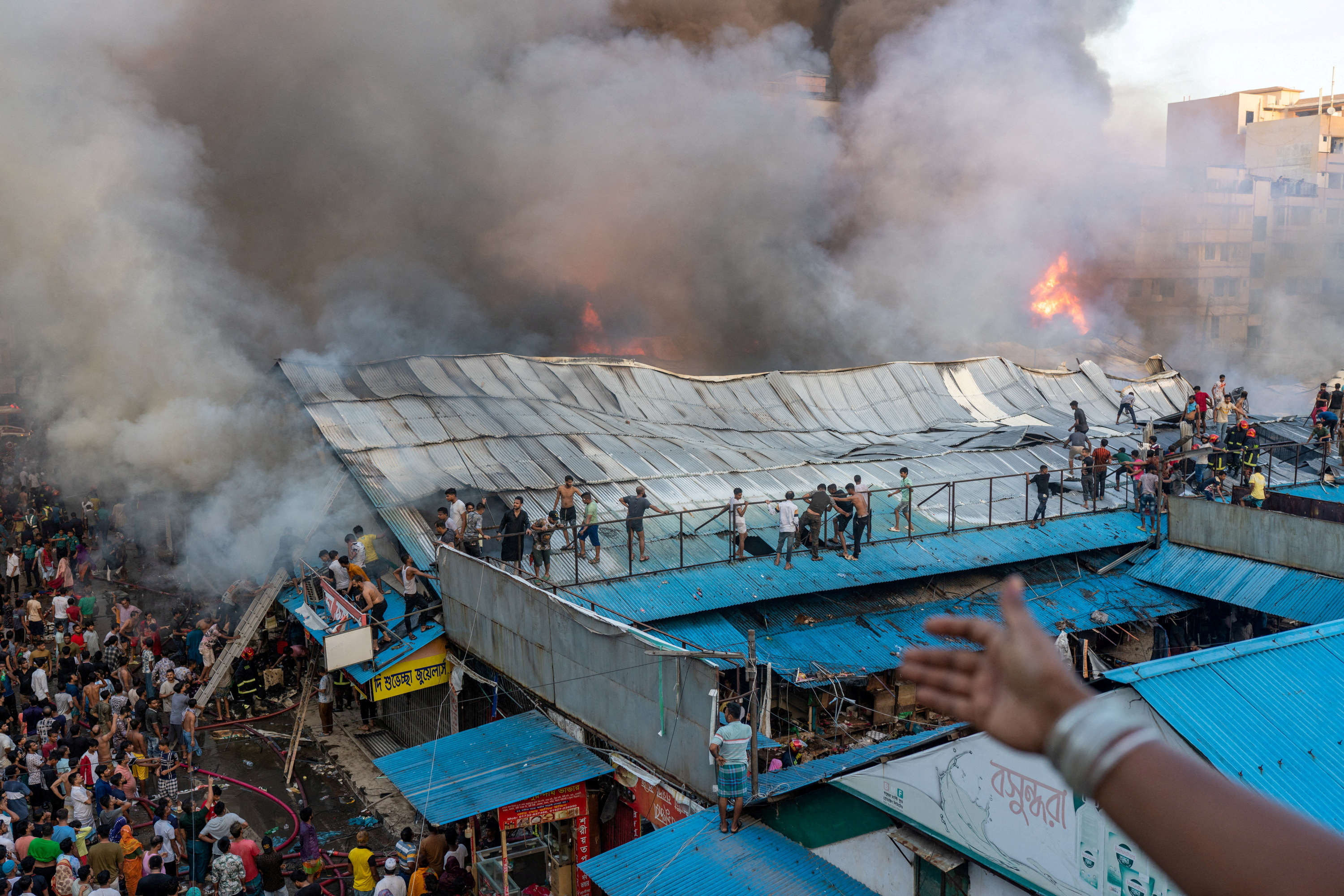 Hundreds of shops gutted in market fire in Bangladesh
