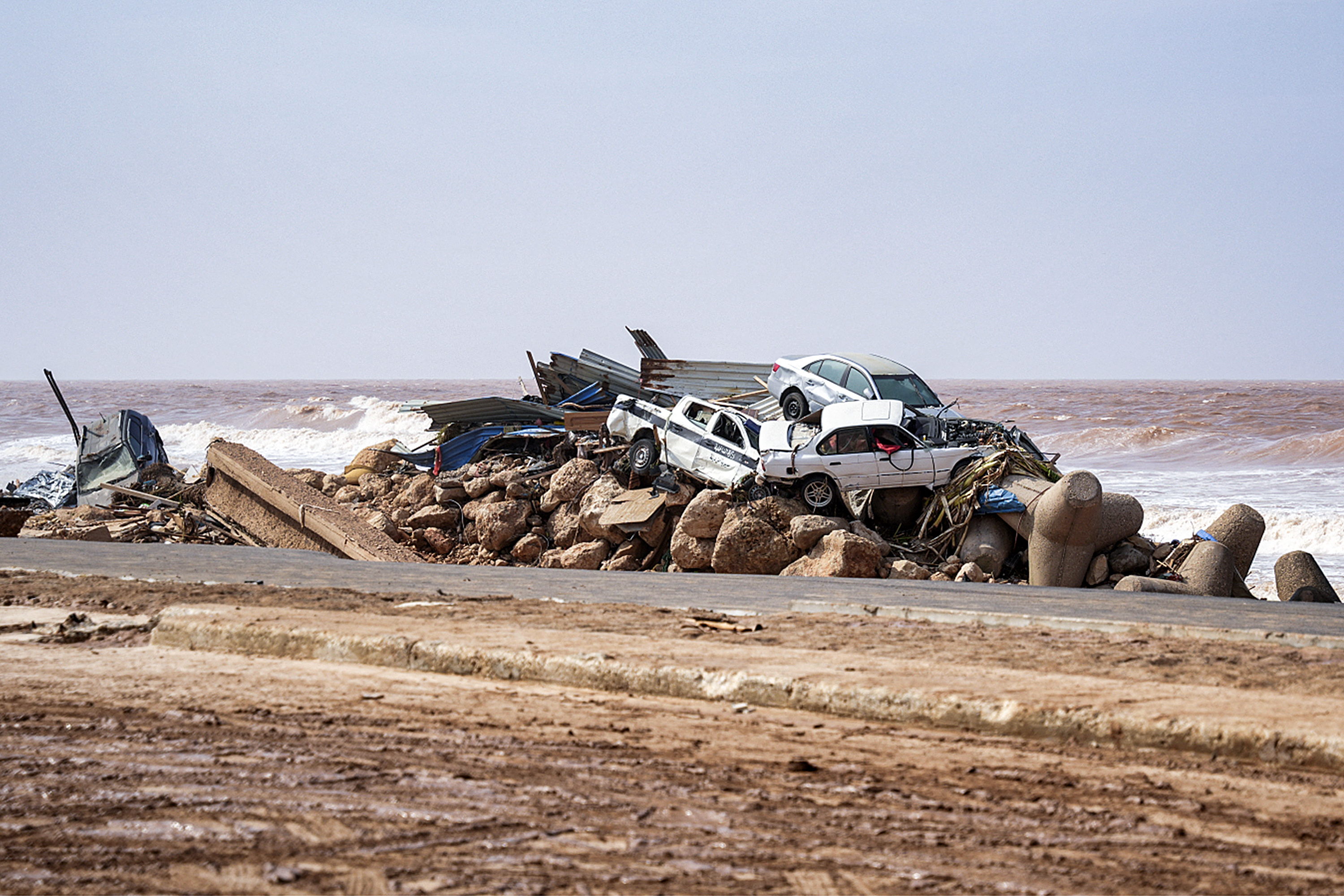 Flooding in Libya leaves 2,000 people feared dead and more missing after storm collapsed dams