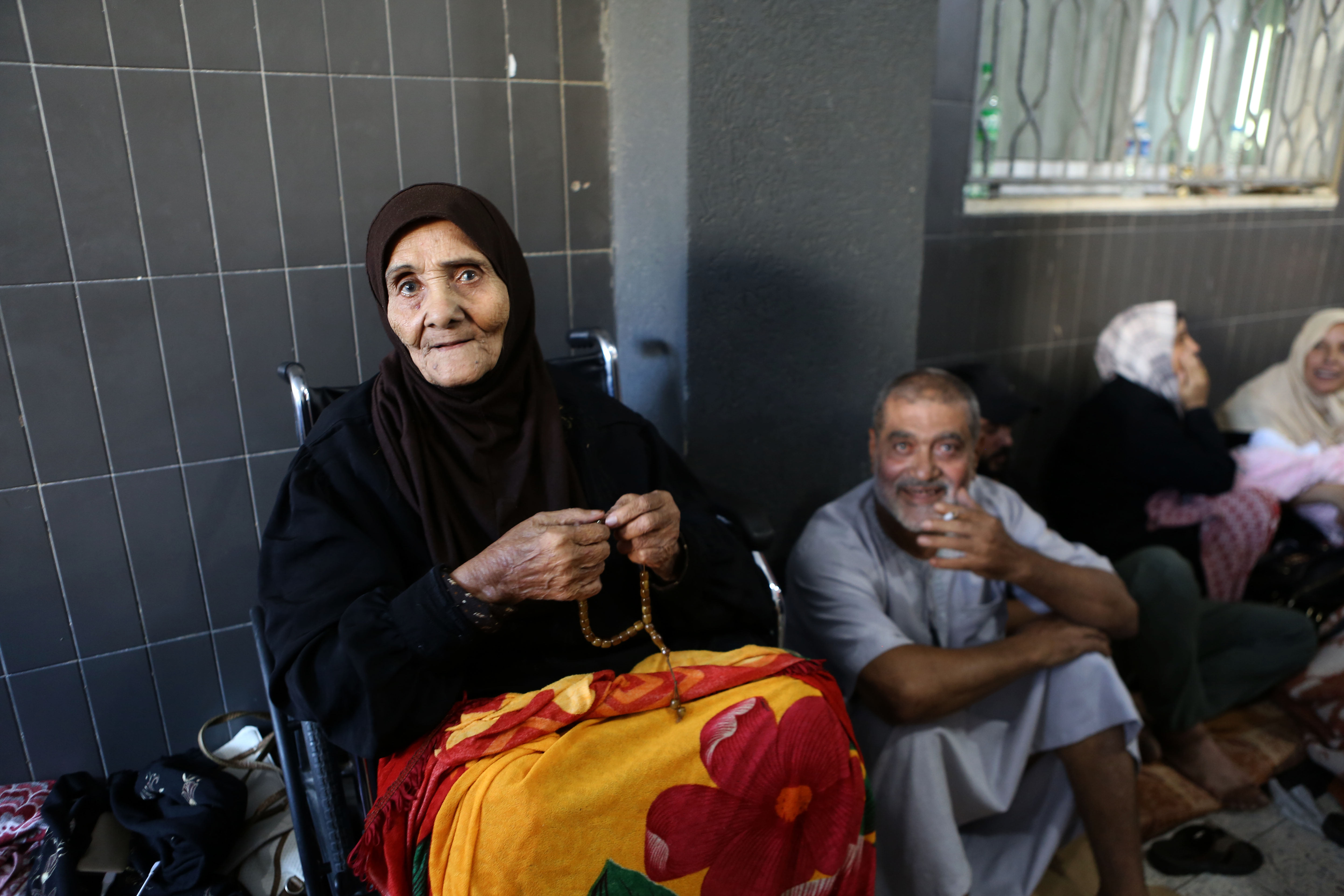Displaced Palestinians staying the Shifa Hospital grounds