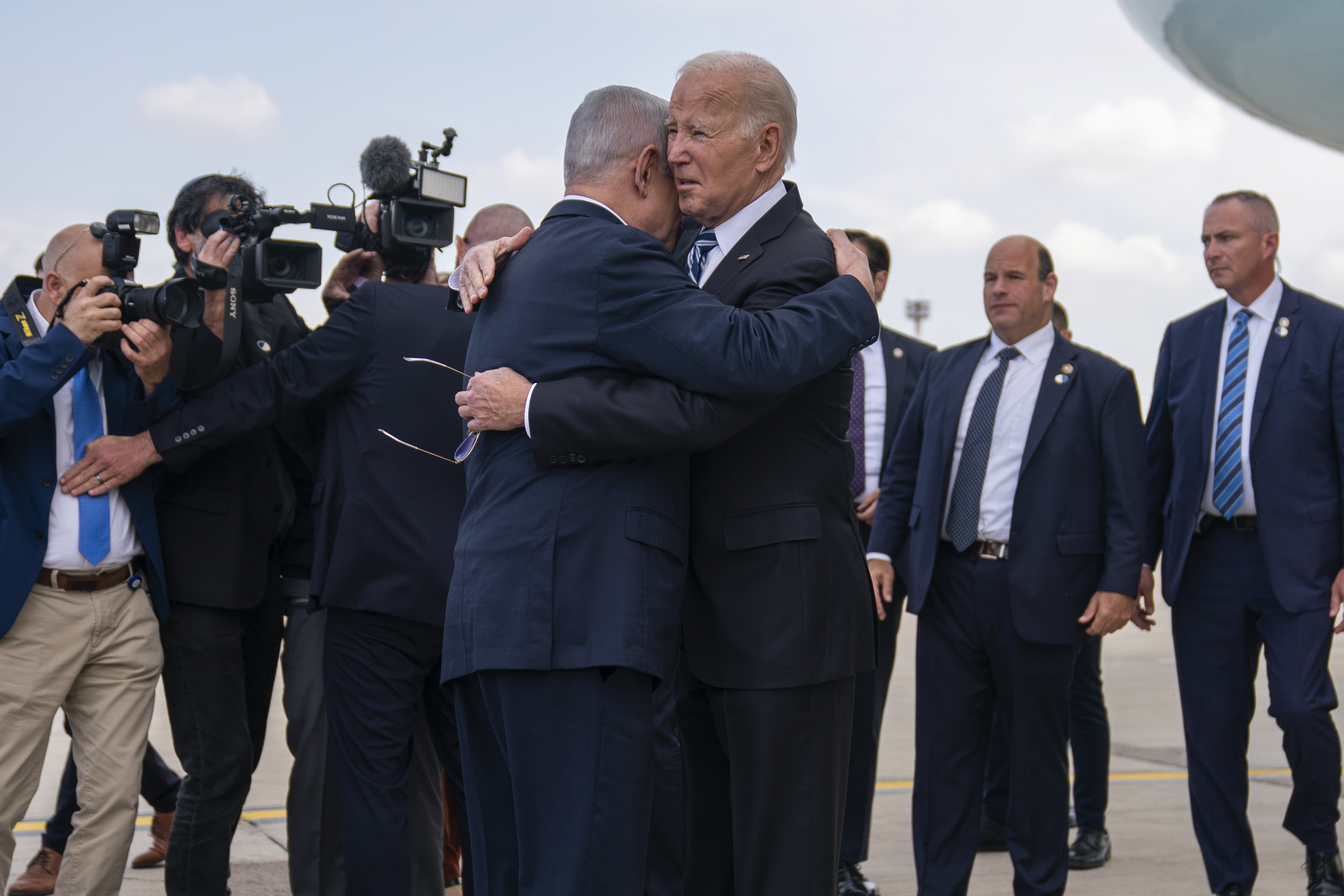 US President Joe Biden is greeted by Israeli Prime Minister Benjamin Netanyahu on arrival at Ben Gurion international airport, October 18, 2023, in Tel Aviv