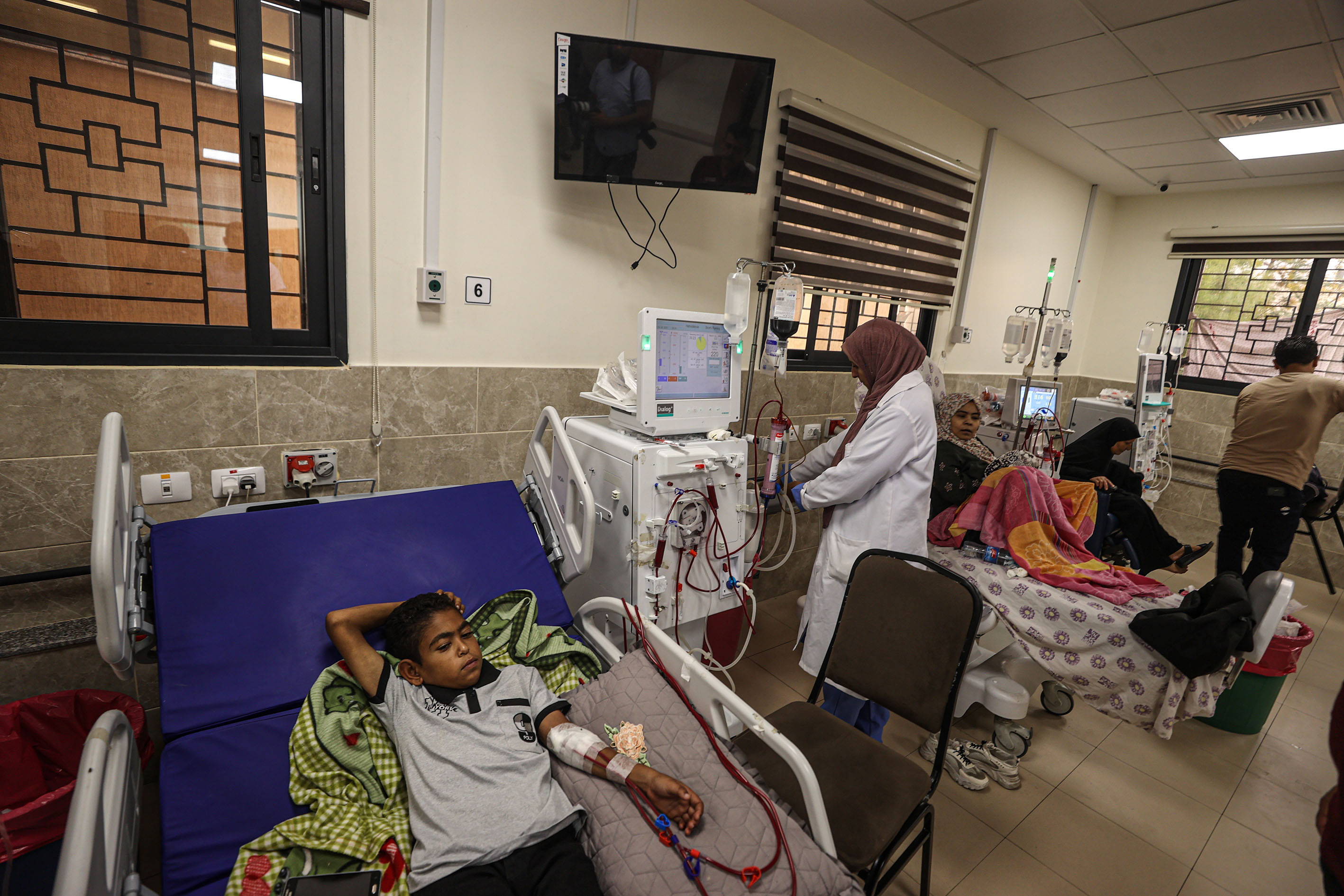 Patients receiving treatments on dialysis units, are deprived of necessary treatment due to power crisis and lack of medicines as Israeli forces cutting off electricity